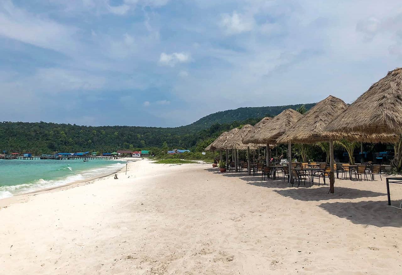 Strand bij het Sok San Beach Resort op Koh Rong in Cambodja