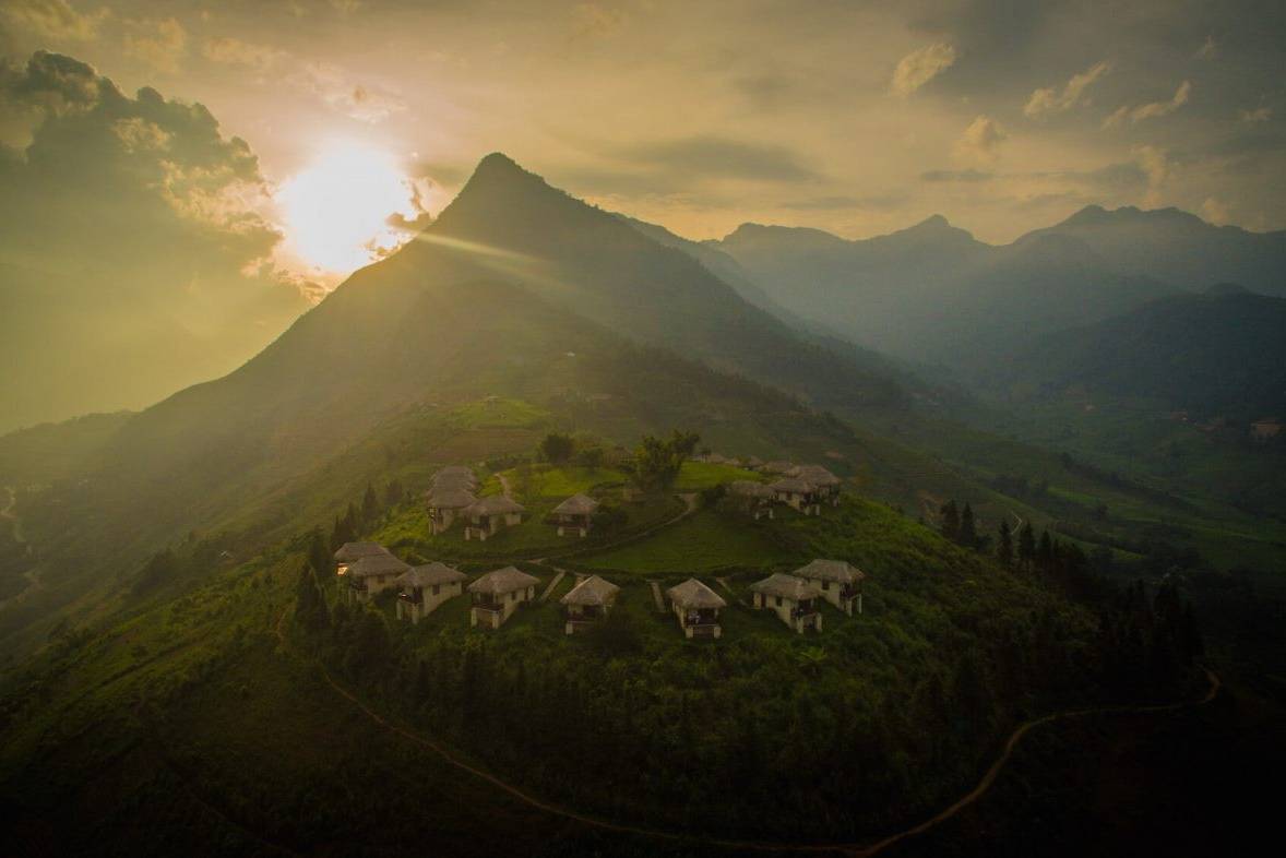 Topas Ecolodge bovenop een heuvel in de regio Sapa in Vietnam