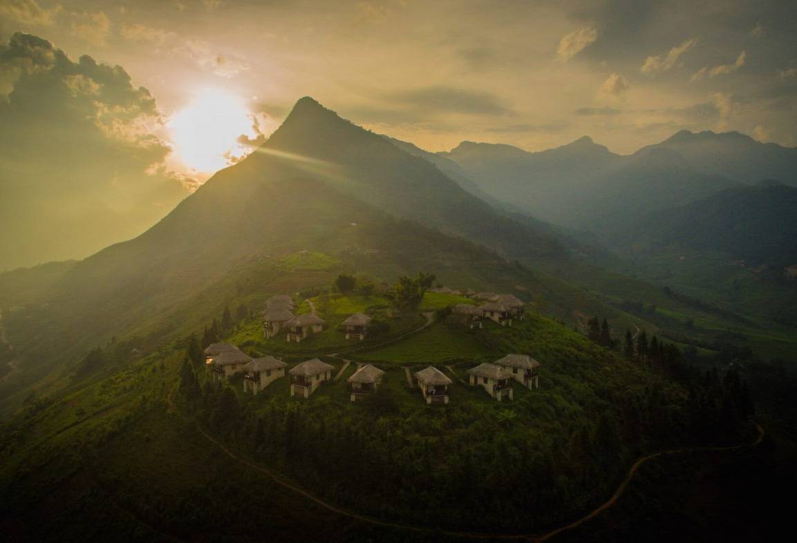 Topas Ecolodge bovenop een heuvel in de regio Sapa in Vietnam