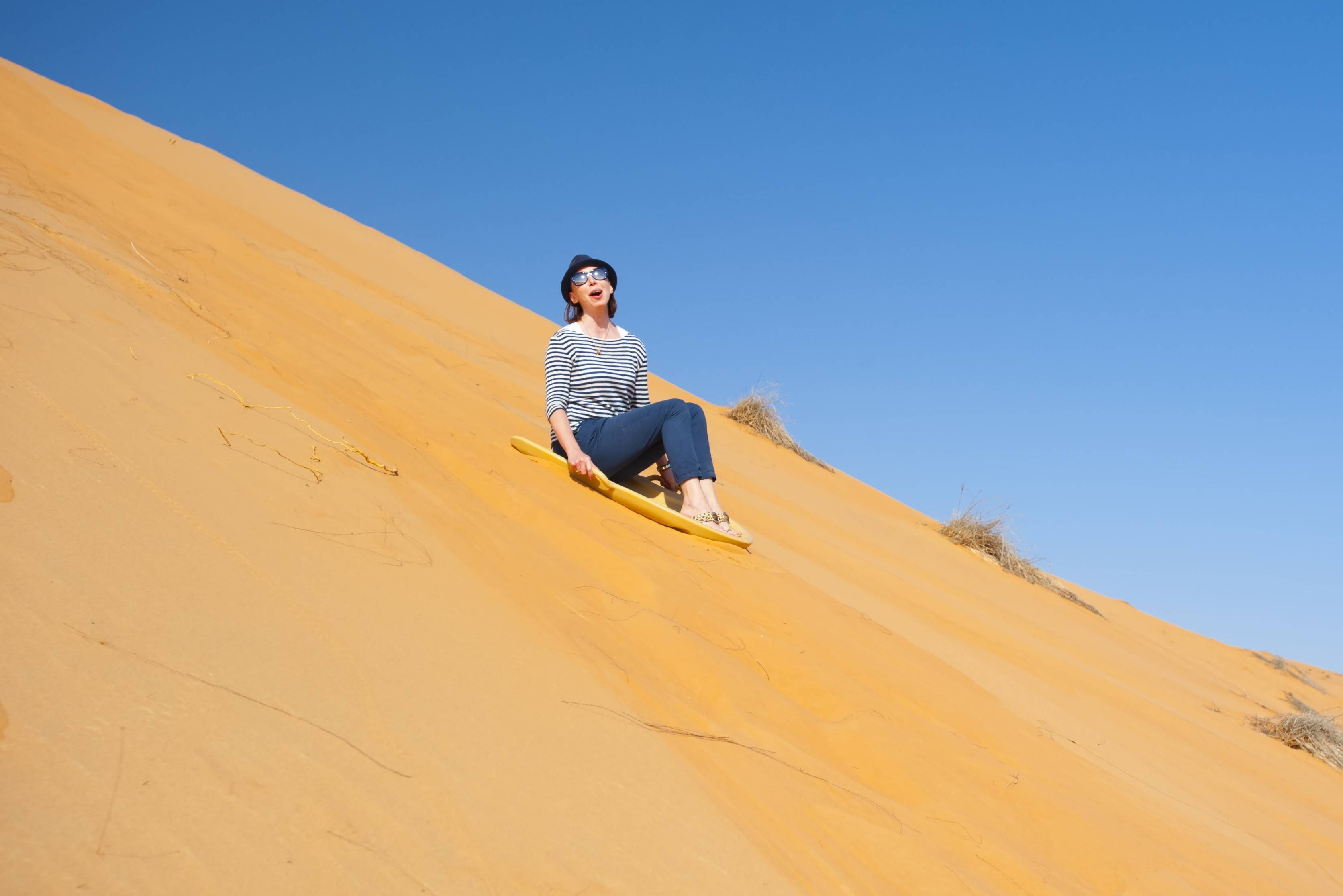 Sandboarden bij Swakopmund in Namibië