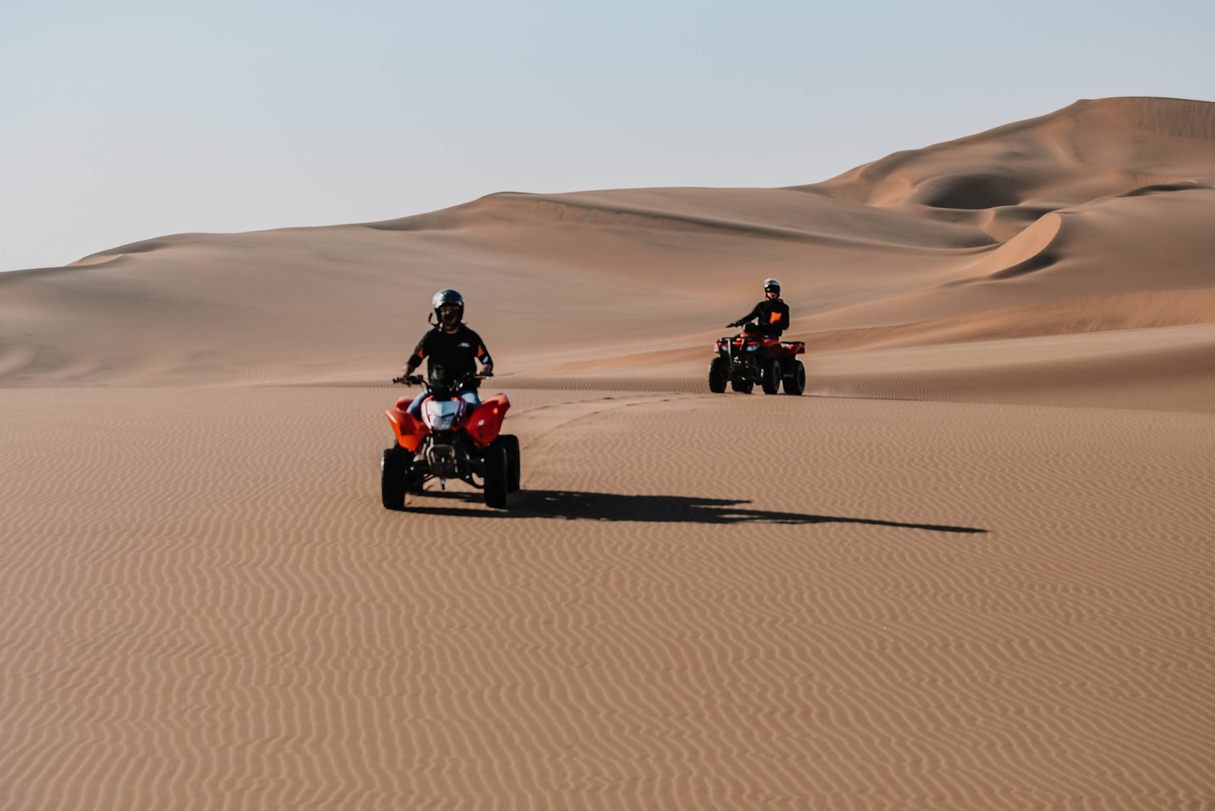 Quad biken in de Namib Desert bij Swakopmund in Namibië