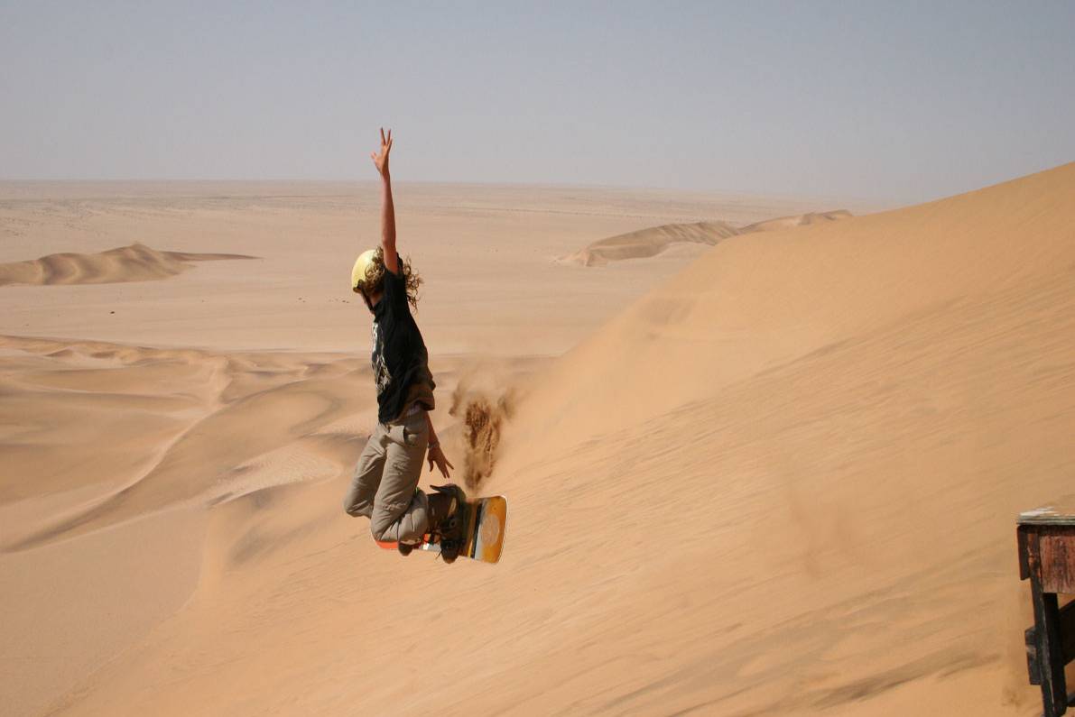 Sandboarden bij Swakopmund in de Namib Desert