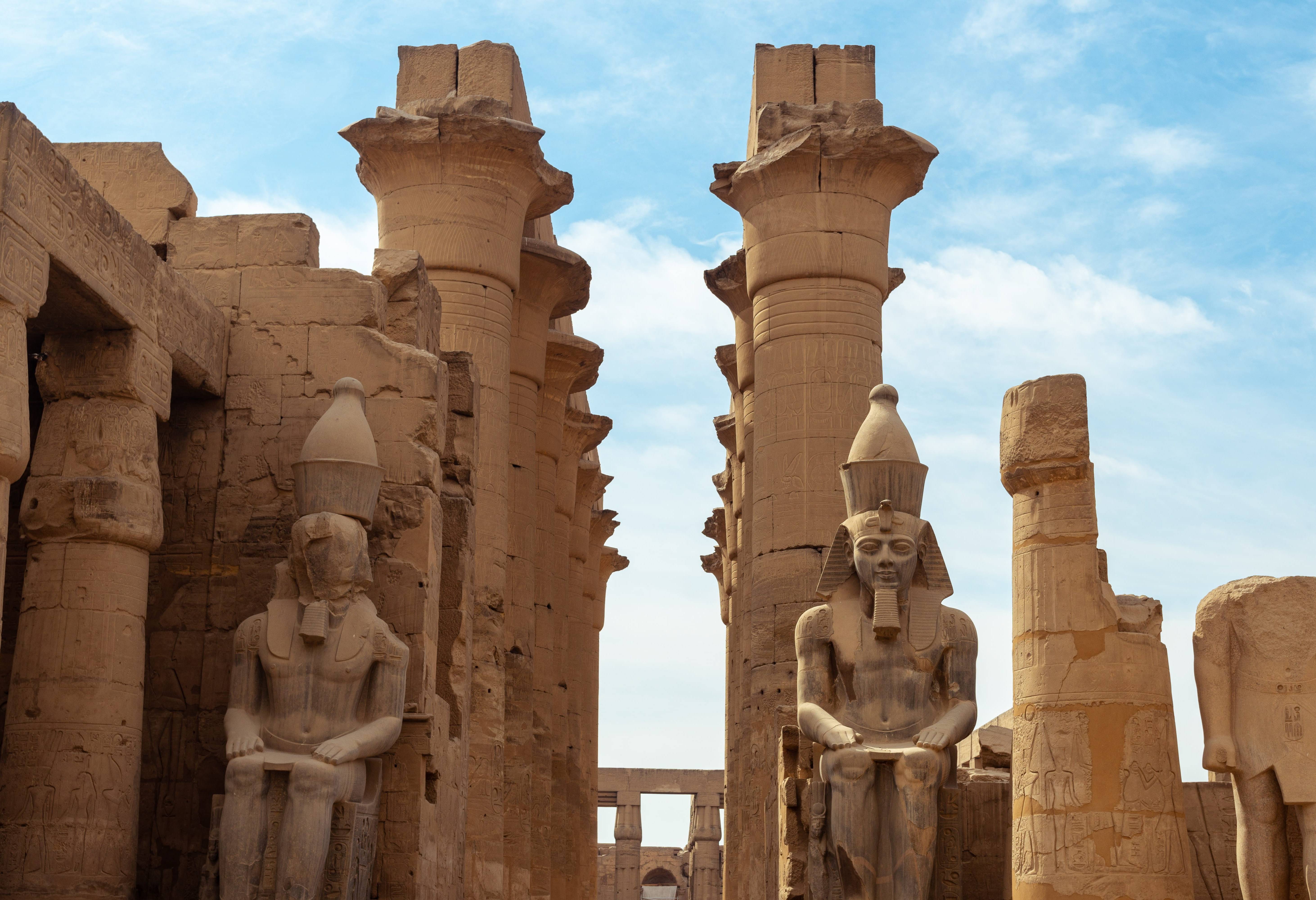 Egypte Luxor tempel oostoever