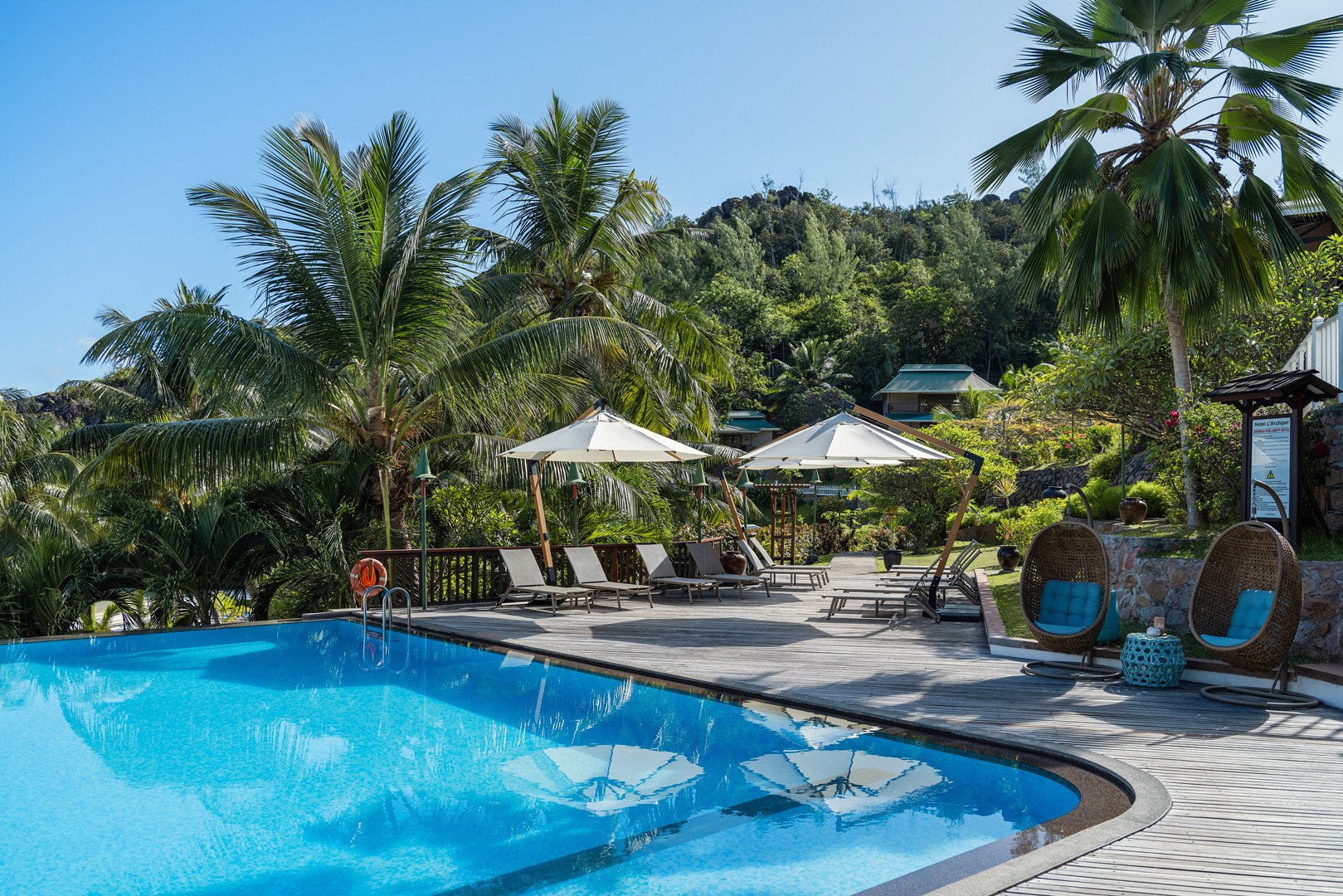 Zwembad van het Hotel L'Archipel op Praslin in de Seychellen
