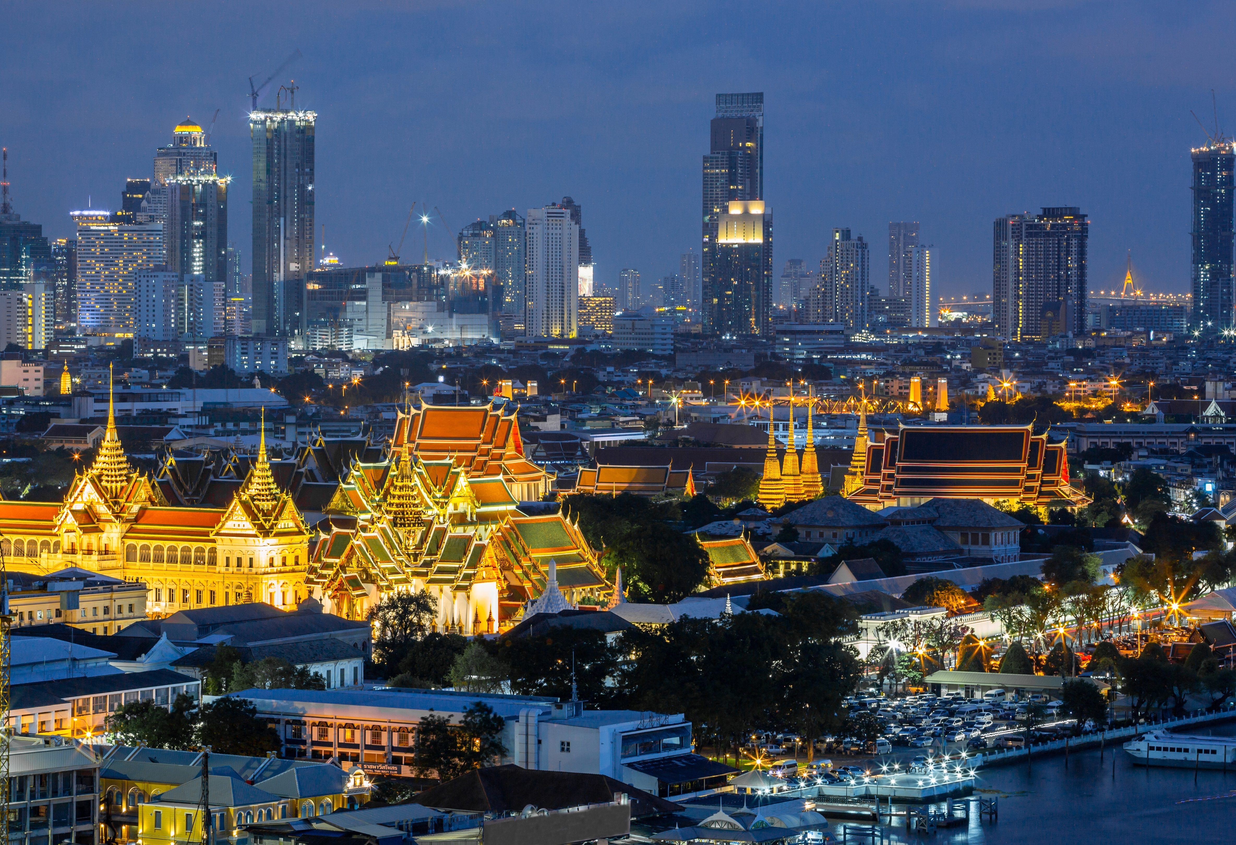 Bangkok skyline bij nacht