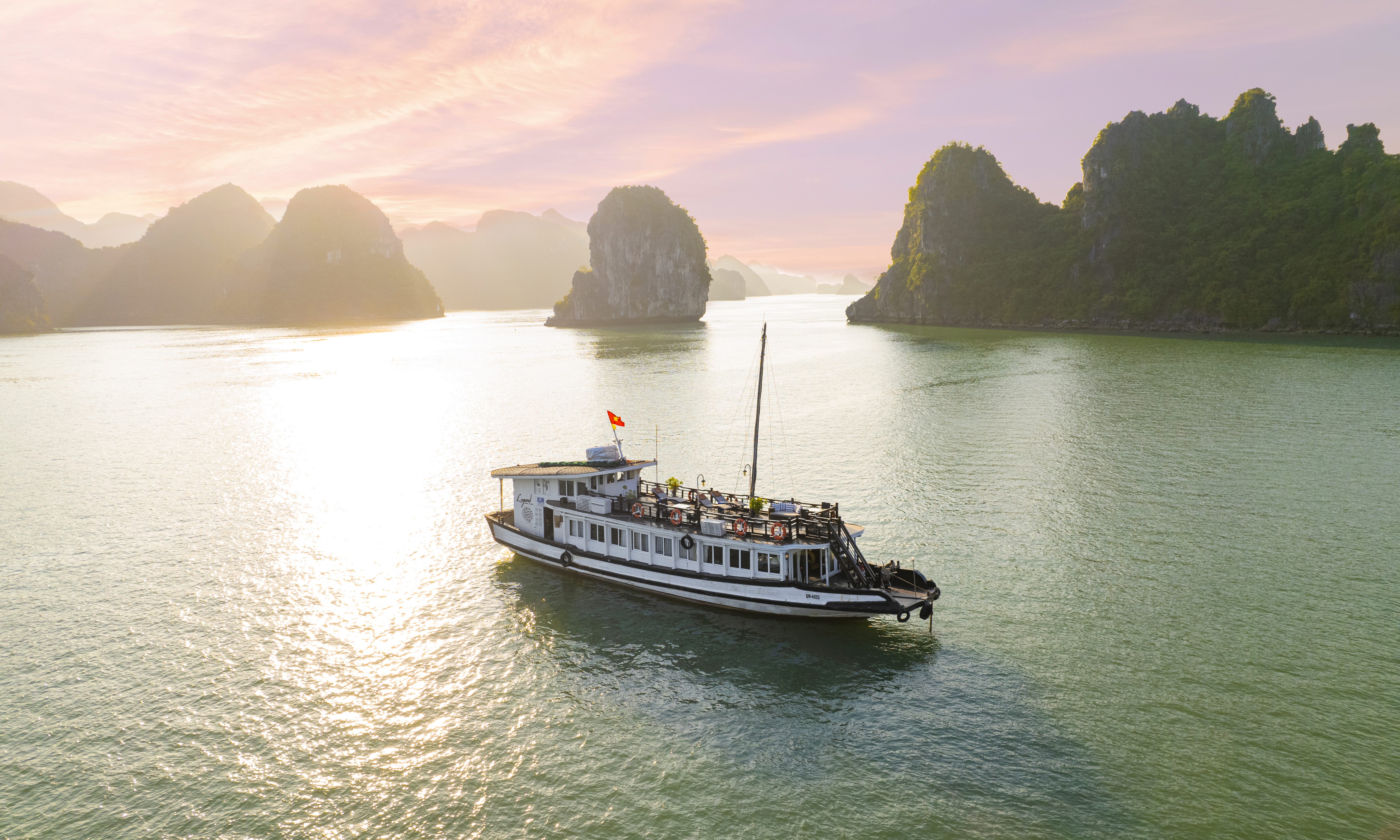 Halong Bay in Stijl luxe Privécruise Vietnam