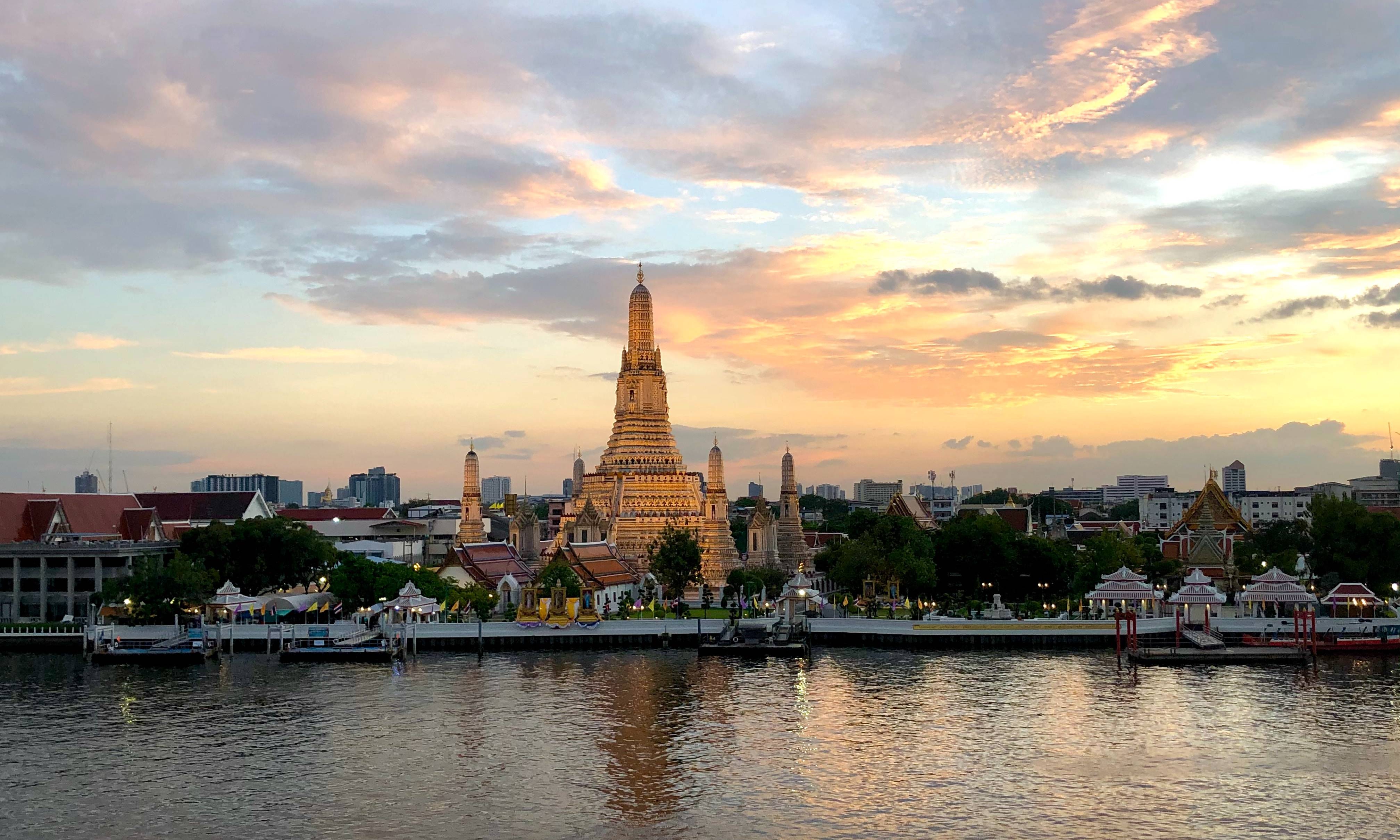 Varen over de Chao Praya rivier Bangkok