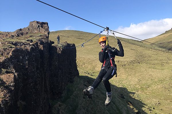 IJsland-Vik-Zipline-vrouw