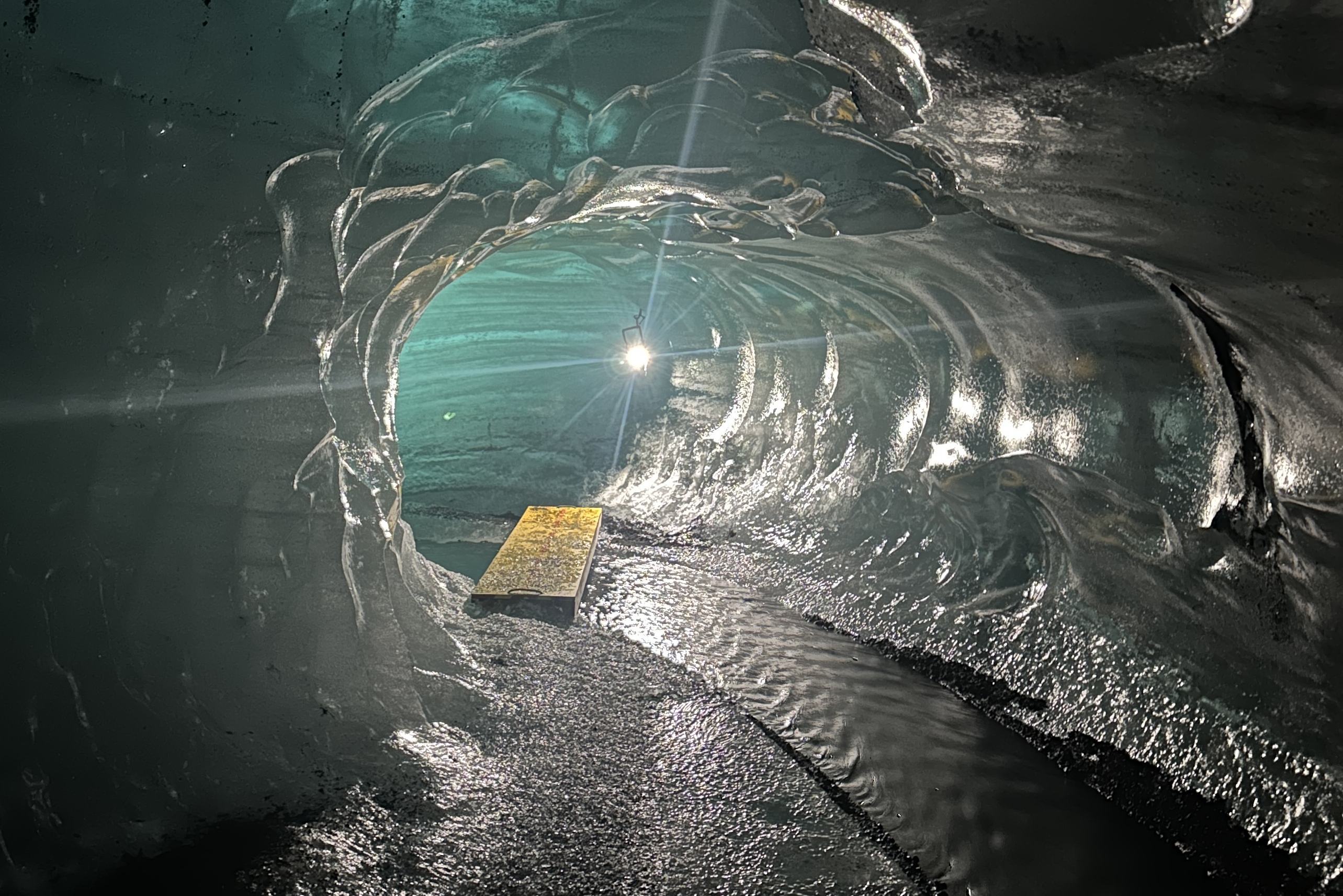 IJsland-Vik-Katla-Track-IJsgrot-met-loopbrug
