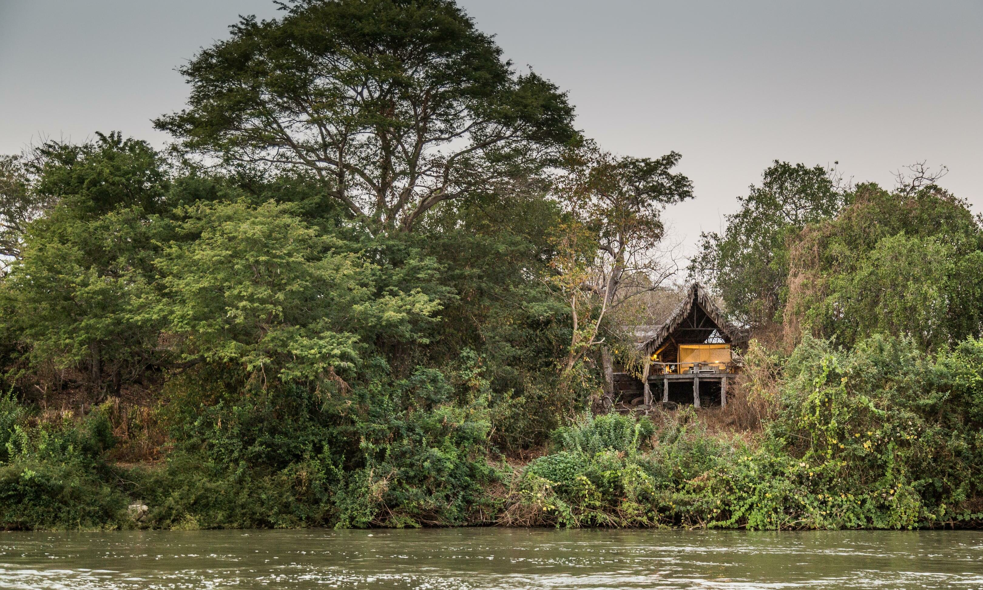 Tanzania-Nyerere-NP-Sand-Rivers-Selous-exterior