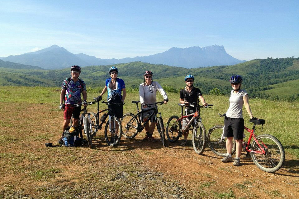 Fietsen bij Kiulu in de omgeving van Kota Kinabalu