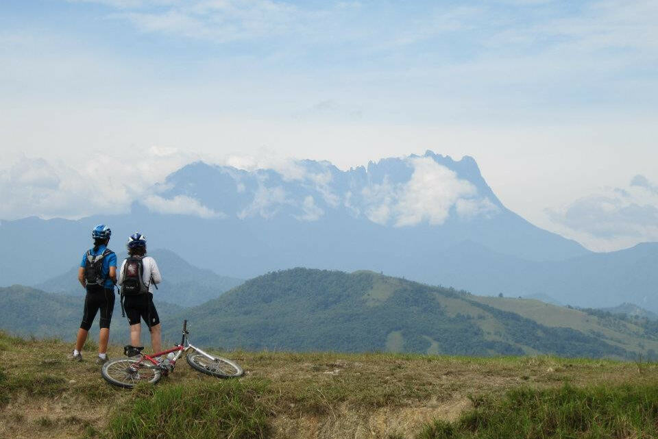 Fietsen bij Kiulu in de omgeving van Kota Kinabalu