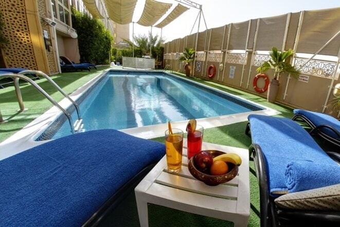 Dubai Emiraten Arabian Courtyard Hotel Zwembad