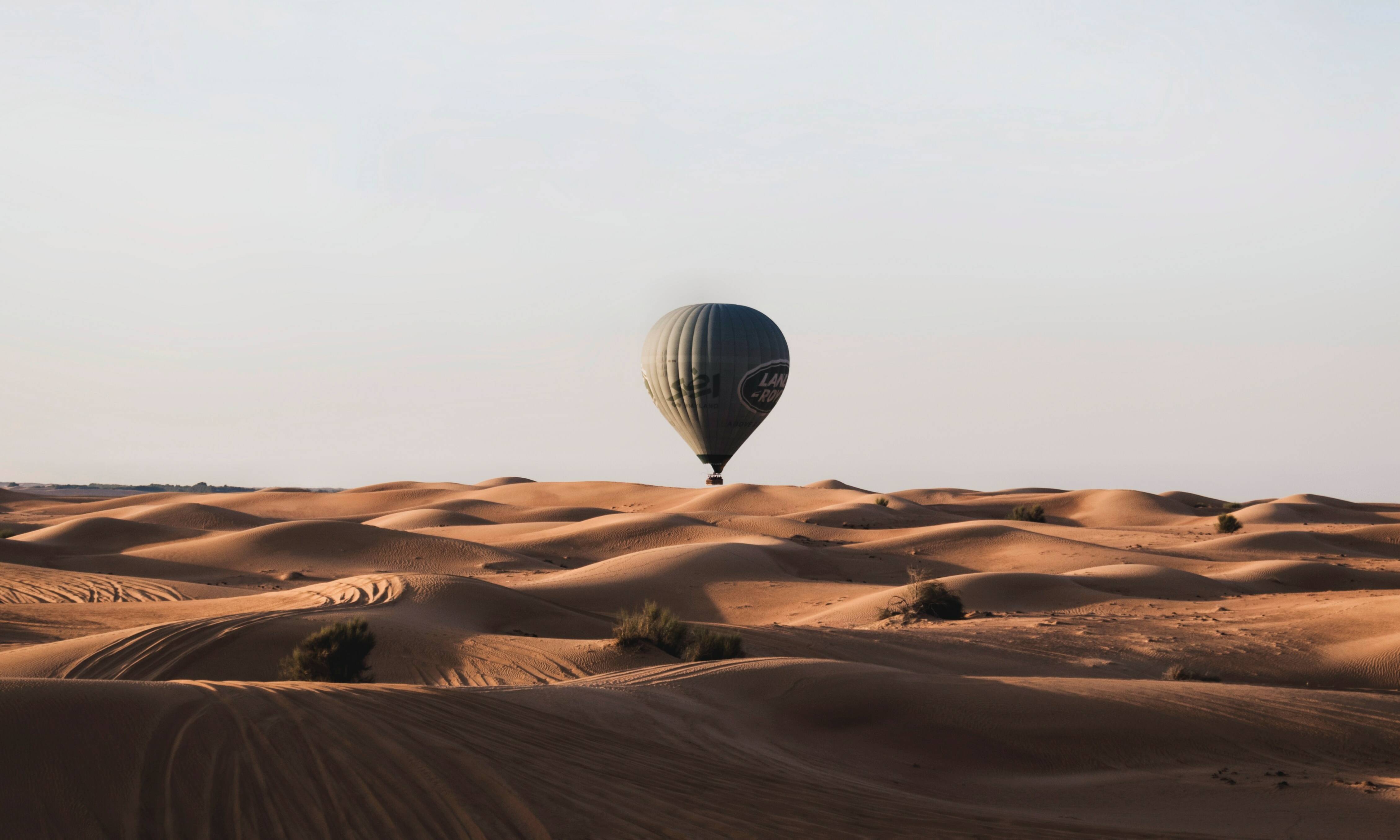 Dubai ballonvaart woestijn