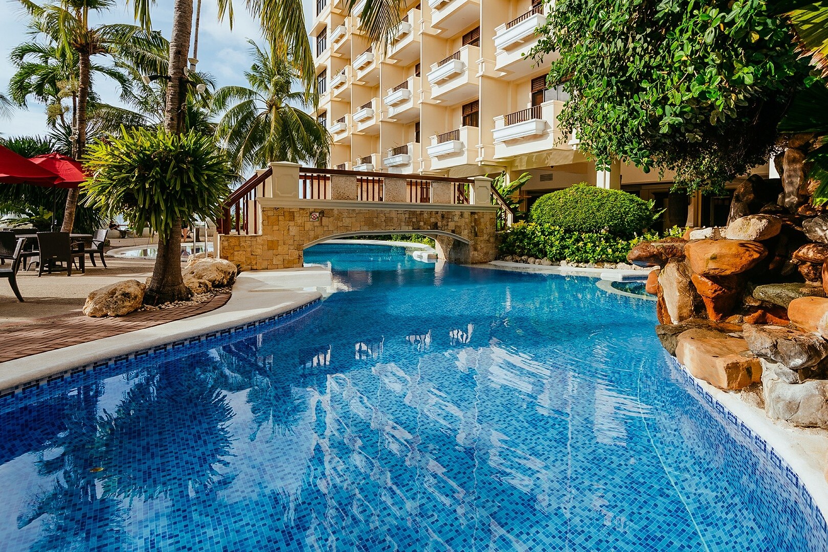 Filipijnen Mactan Costabella Tropical Hotel Zwembad