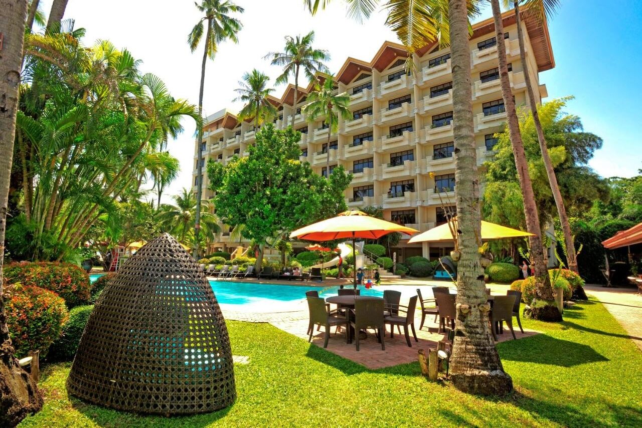 Filipijnen Mactan Costabella Tropical Hotel Zwembad