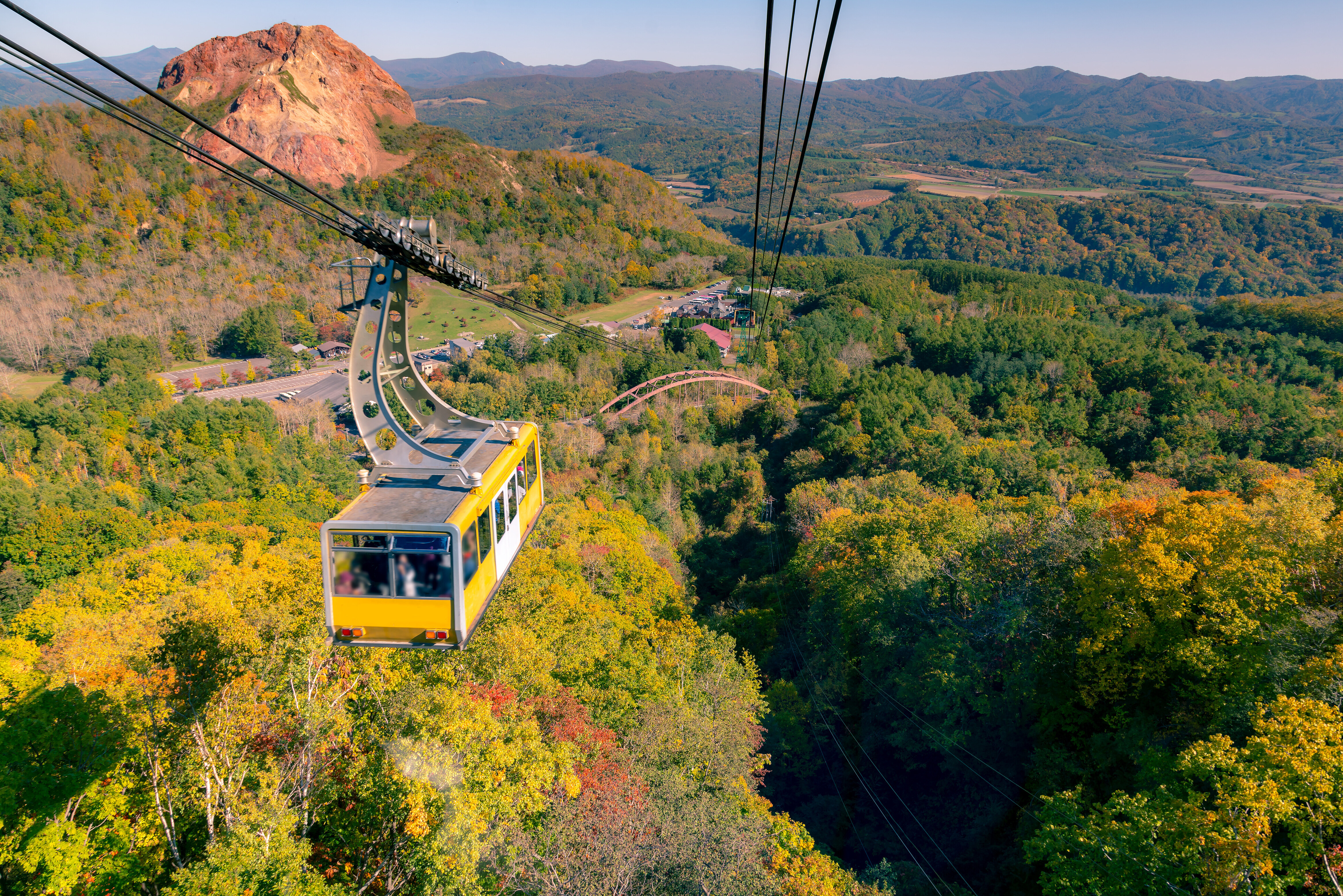 Mount-Moiwa-kabelbaan-boven-bos