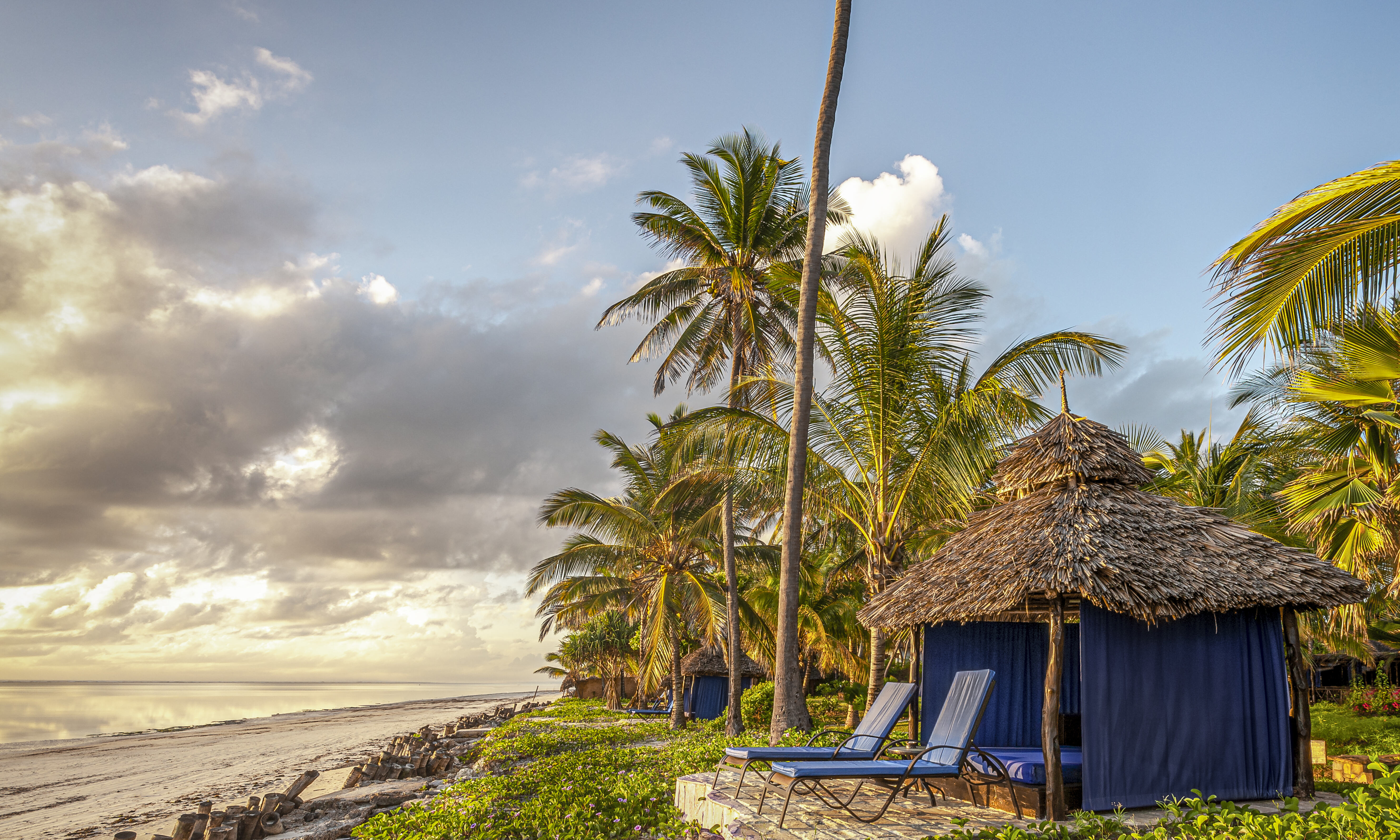 Tanzania-Zanzibar-The-Palms-Resort-Strand-Banda1