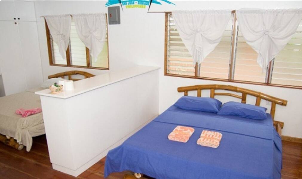 Filipijnen Siquijor The Bruce Native Beachfront Bungalow Fan