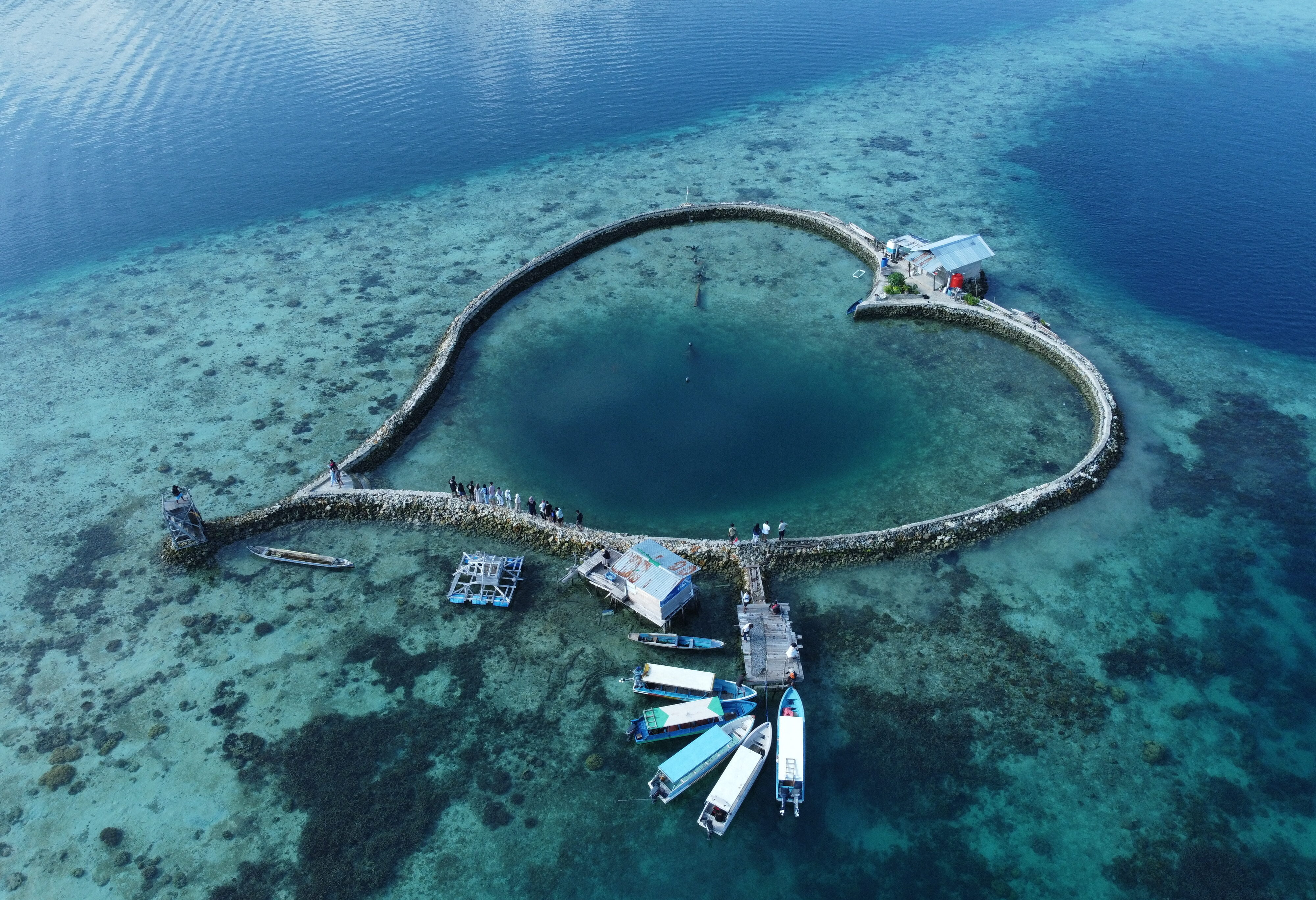 Hartvormige vissenval Keramba Cinta bij Seram in de Molukken in Indonesie