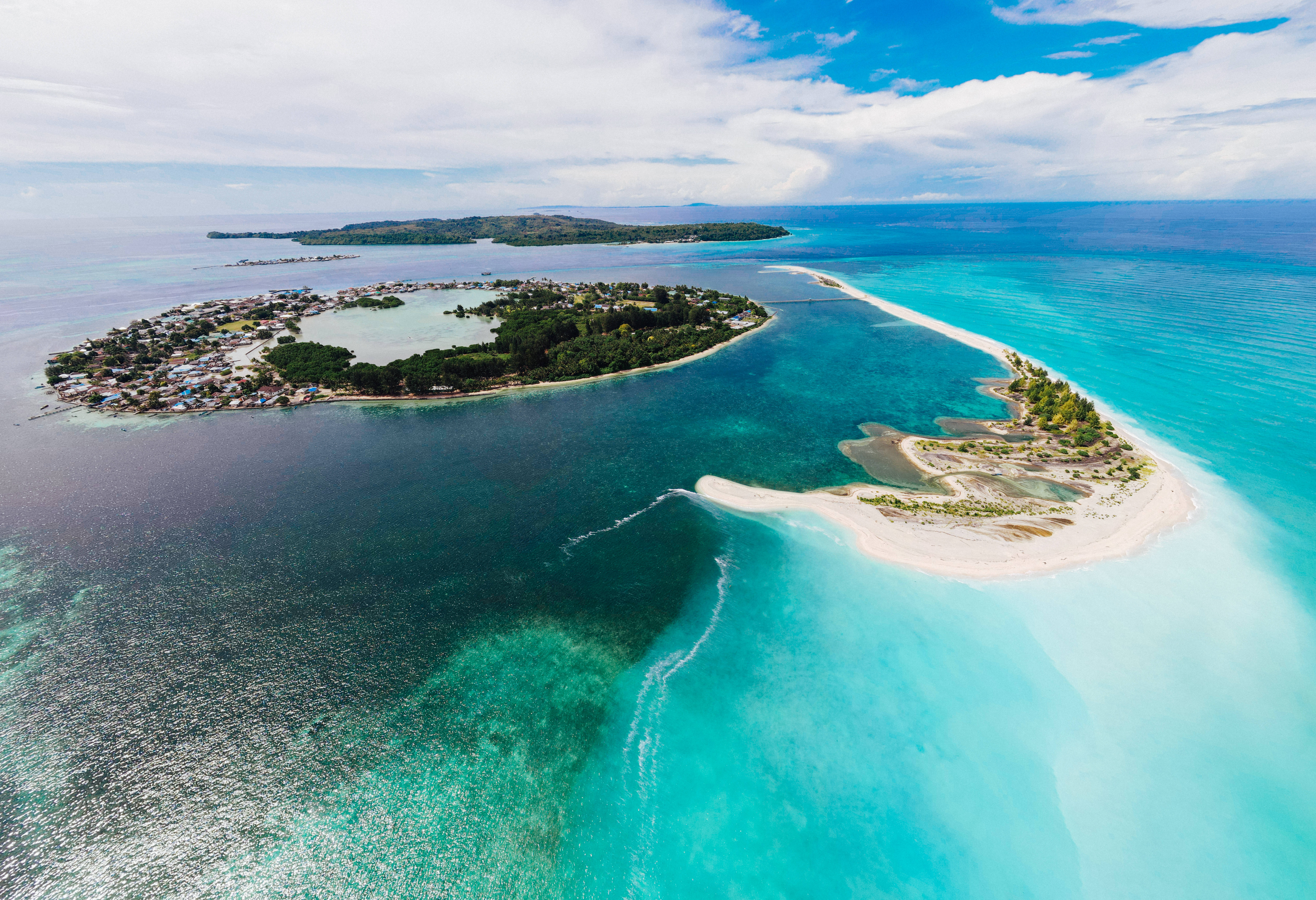 Kleine eilanden bij Seram in de Molukken in Indonesie