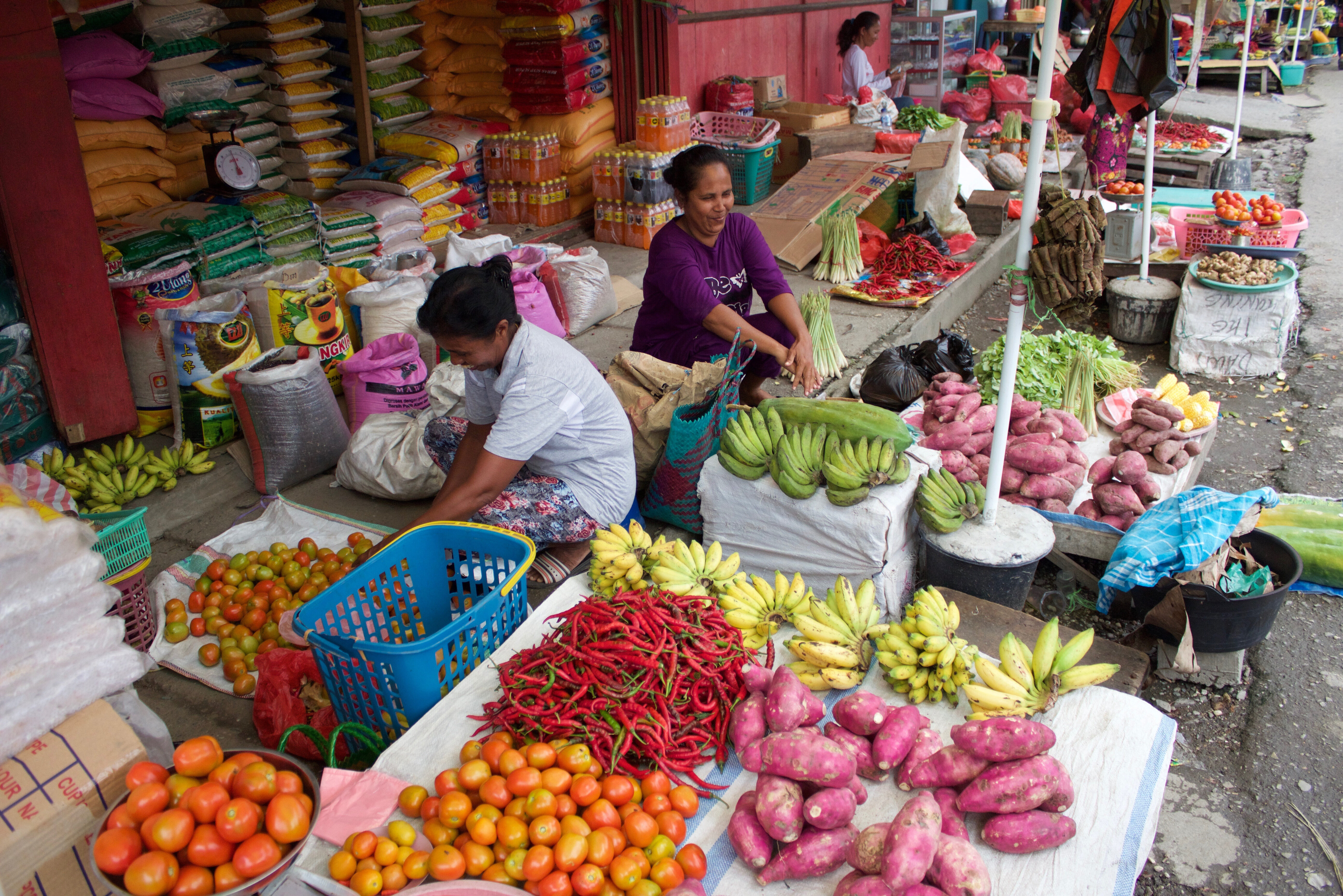 Lokale markt op Saparua in de Molukken in Indonesie