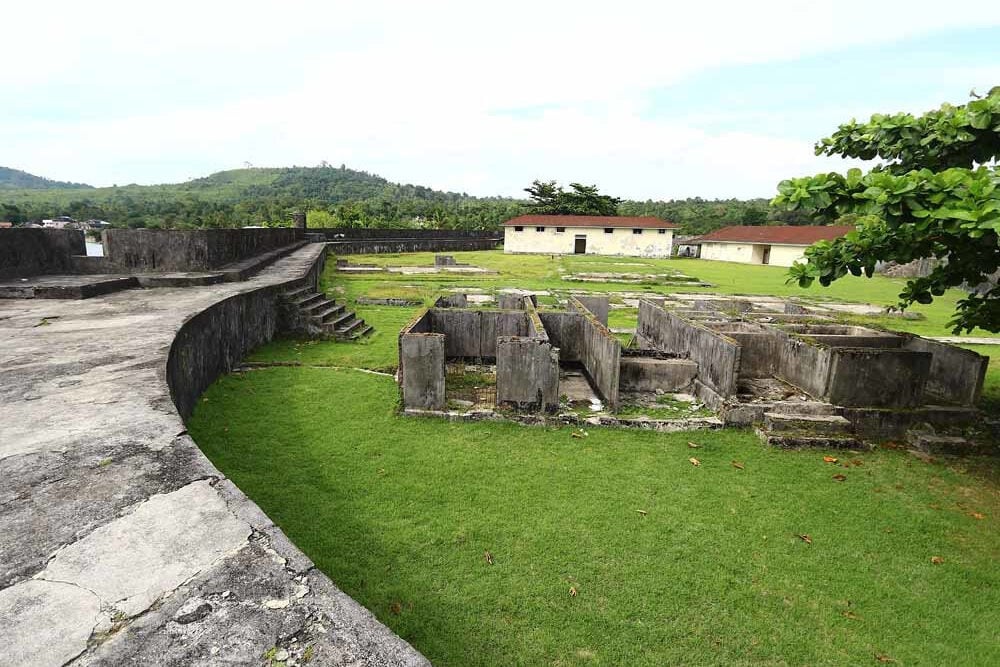 Fort Duurstede op Saparua in de Molukken in Indonesie