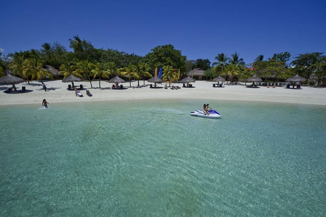 Bluewater Maribago Beach Resort Strand