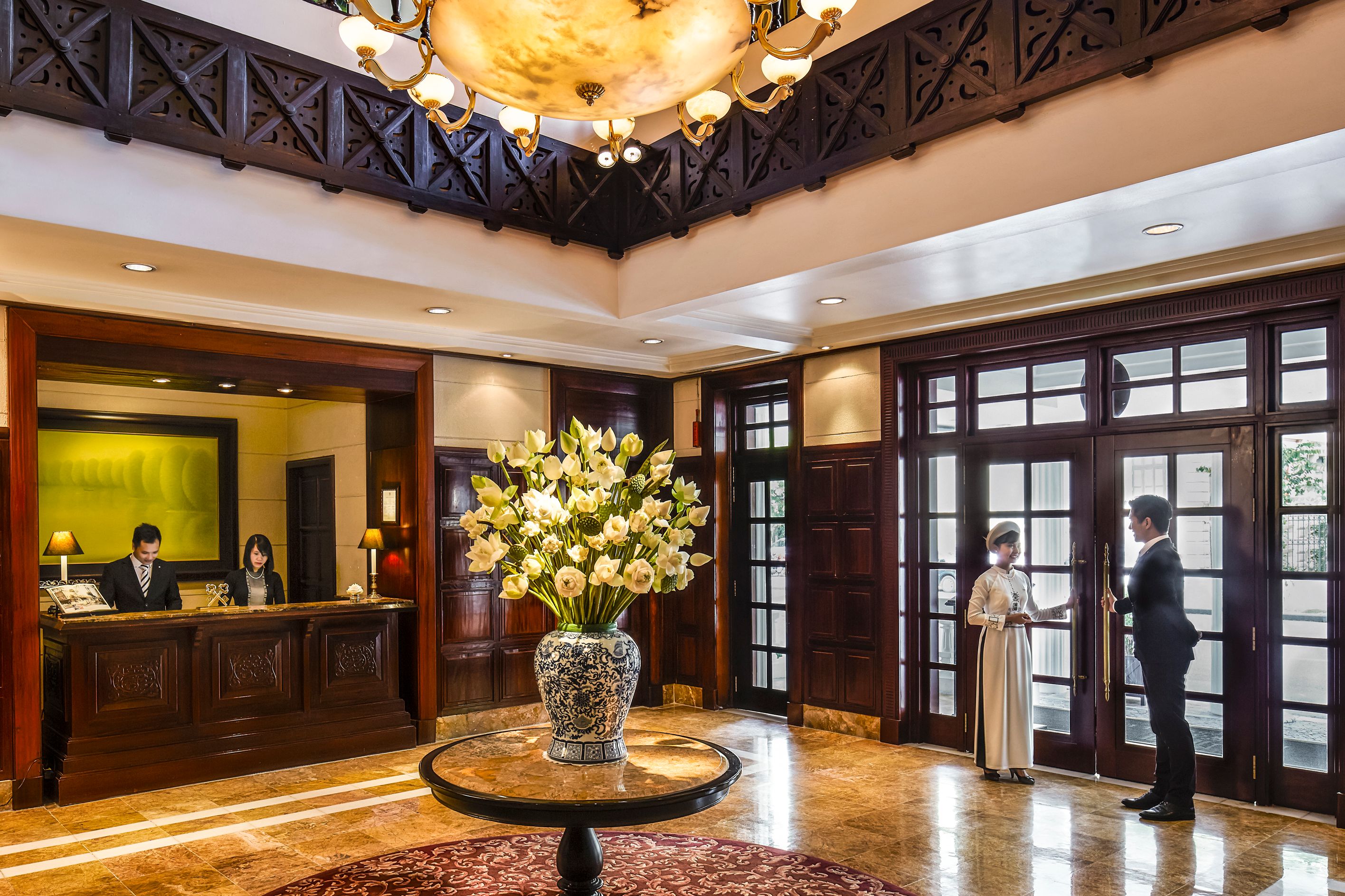 Lobby van de Heritage Wing in Sofitel Legend Metropole in Hanoi in Vietnam