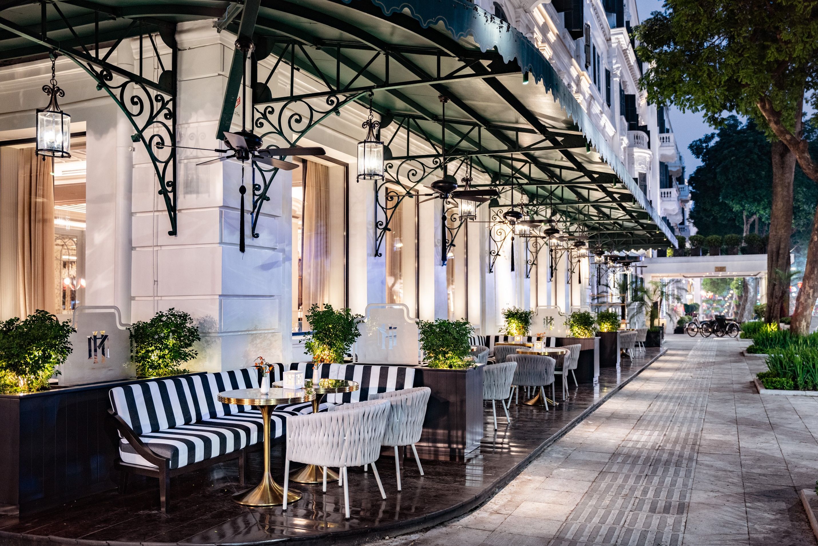 La Terrasse van het Sofitel Legend Metropole in Hanoi in Vietnam