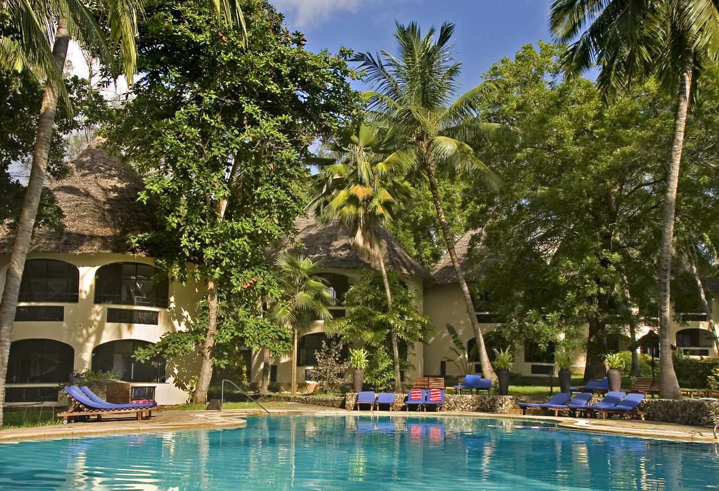 Zwembad van het Severin Sea Lodge aan Bamburi Beach in Kenia