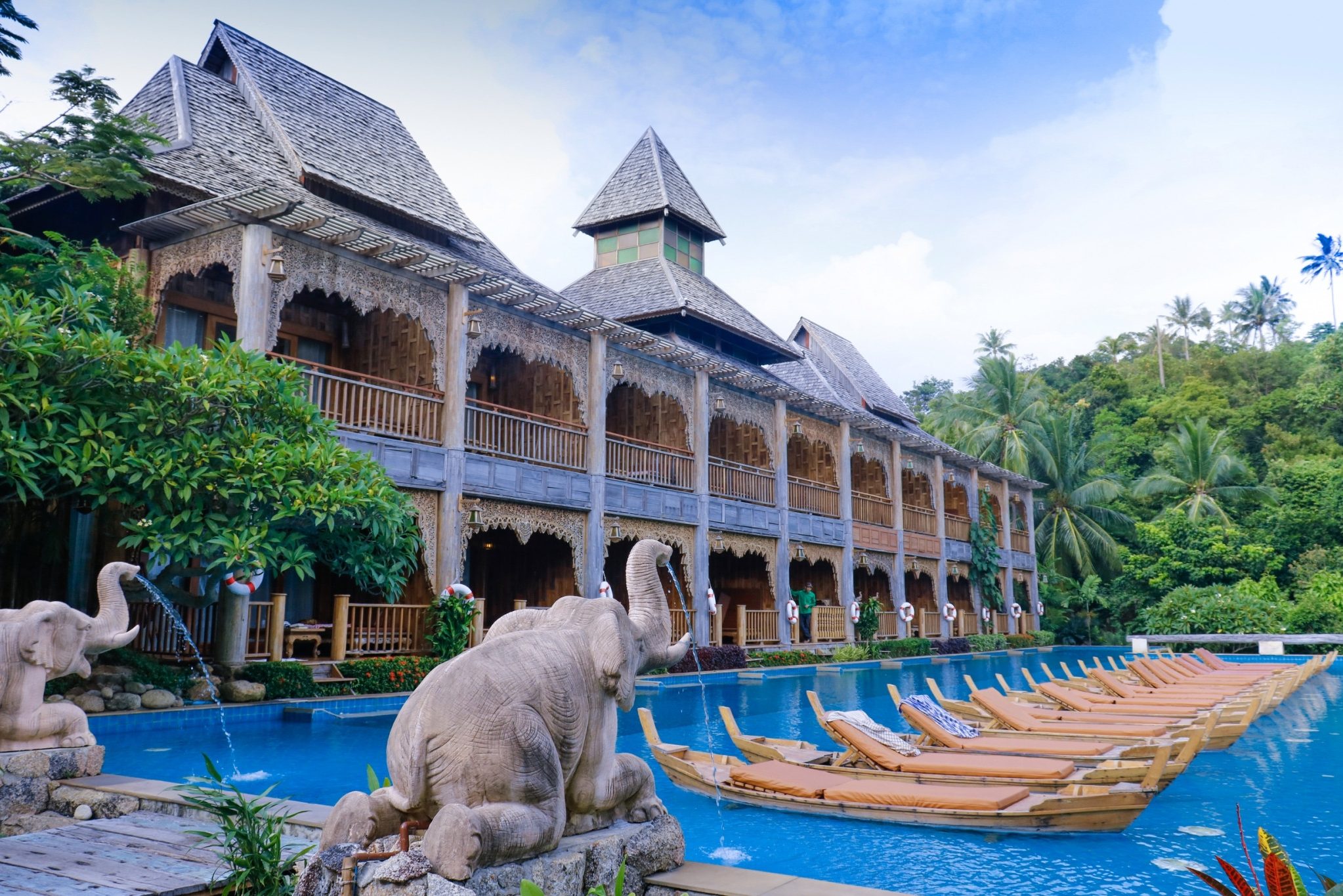 Saaitara zwembad in het Santhiya Koh Phangan Resort in Thailand