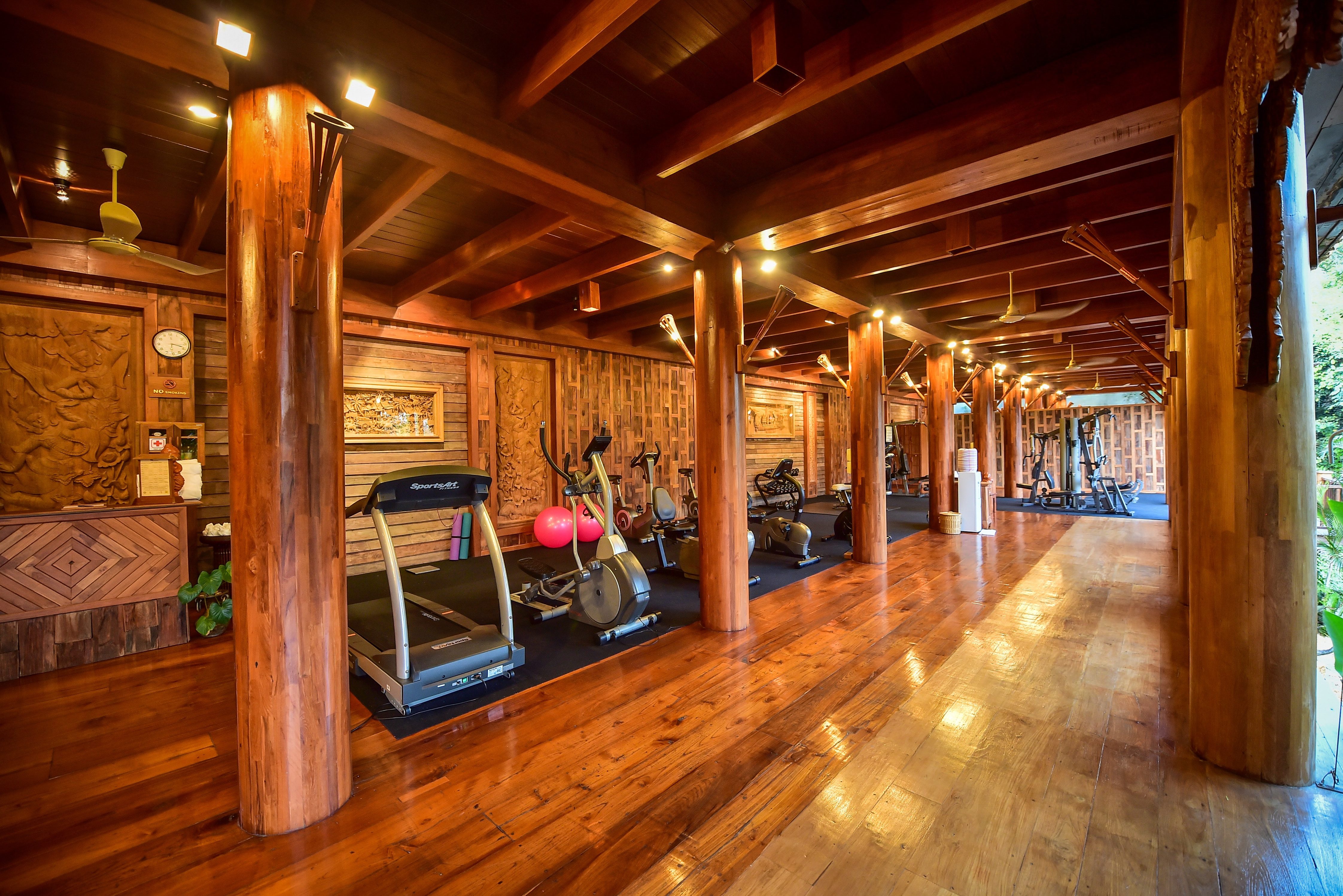 Fitnessruimte in het Santhiya Koh Phangan Resort in Thailand