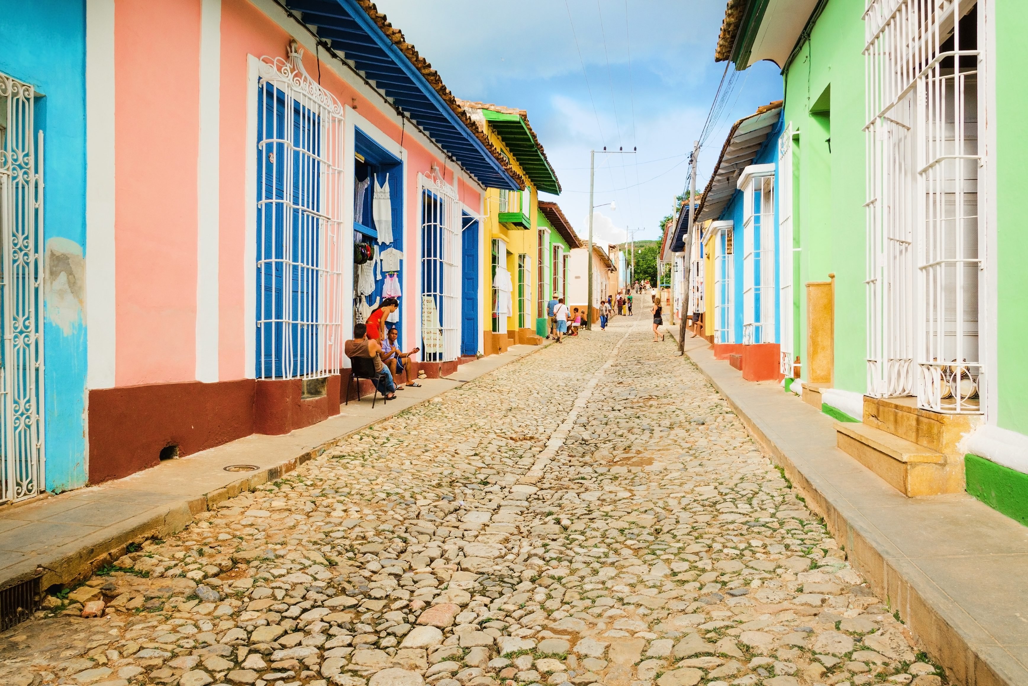 Kleurrijk straatje in Trinidad in Cuba