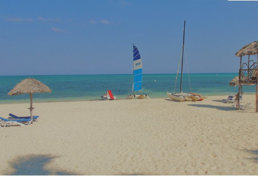 Strand bij het Gran Club Santa Lucia resort in Playa Santa Lucia in Cuba