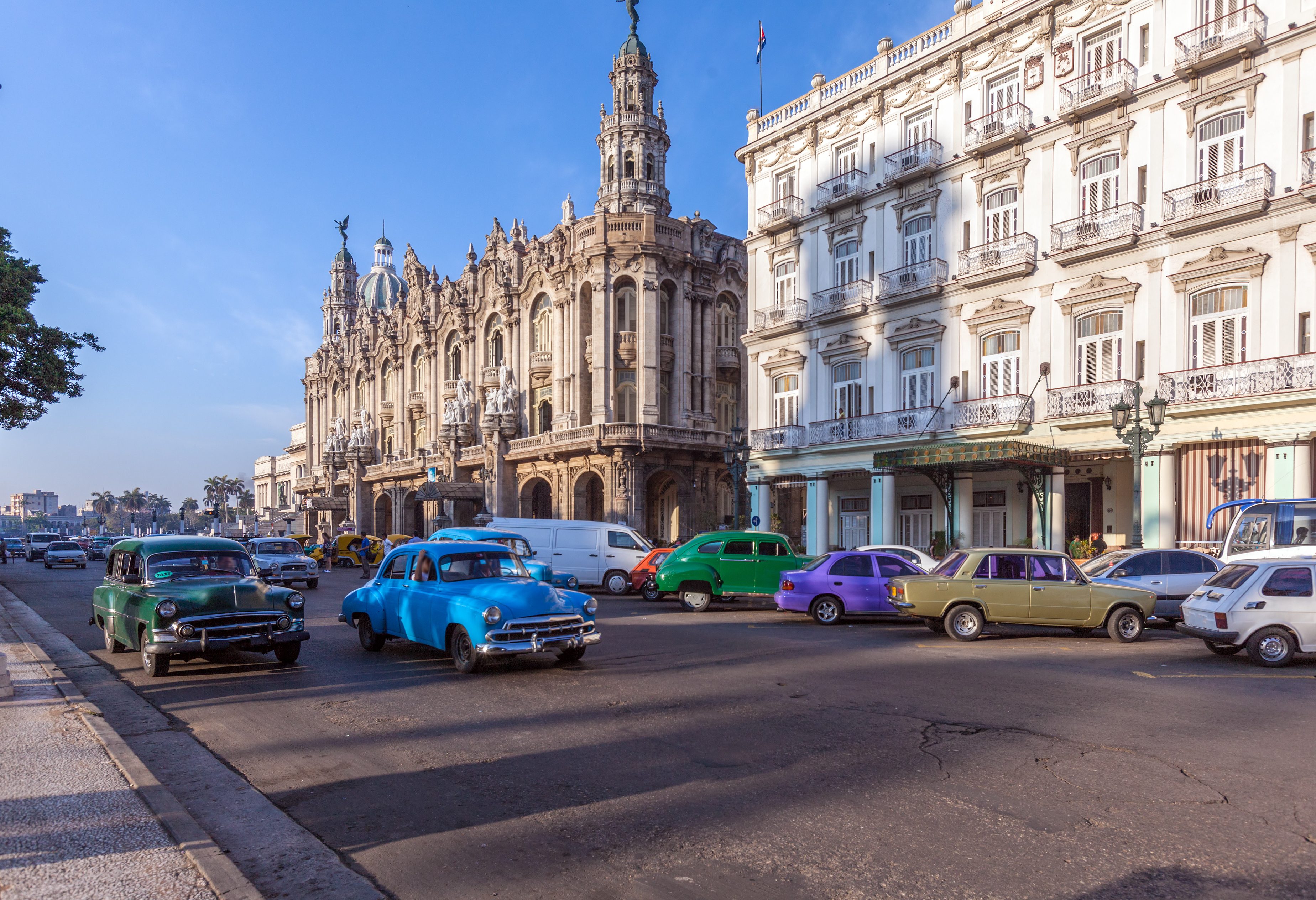 Rijden door Havana in een Amerikaanse classic car in Cuba
