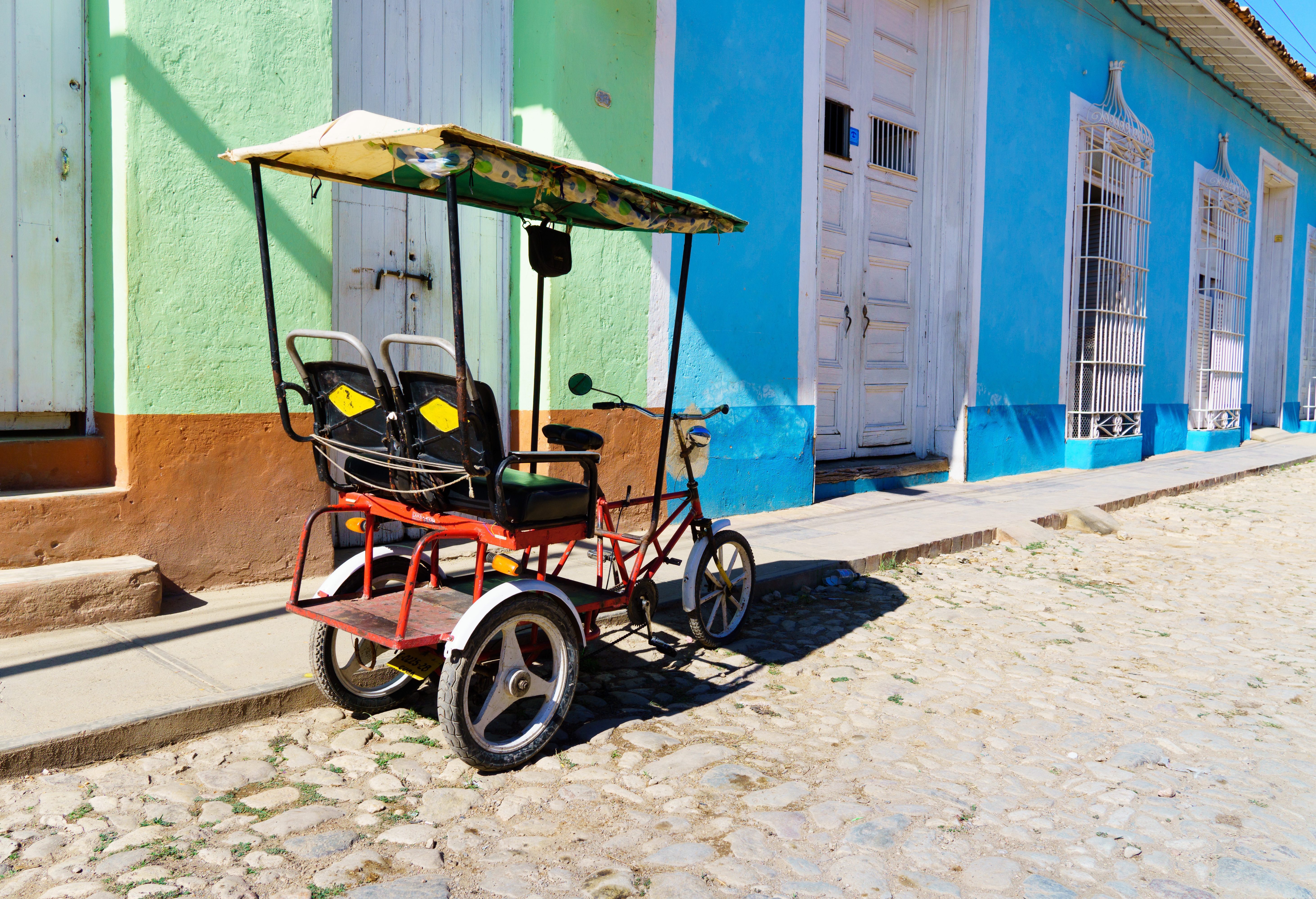 Kleurrijk oud straatje in Trinidad