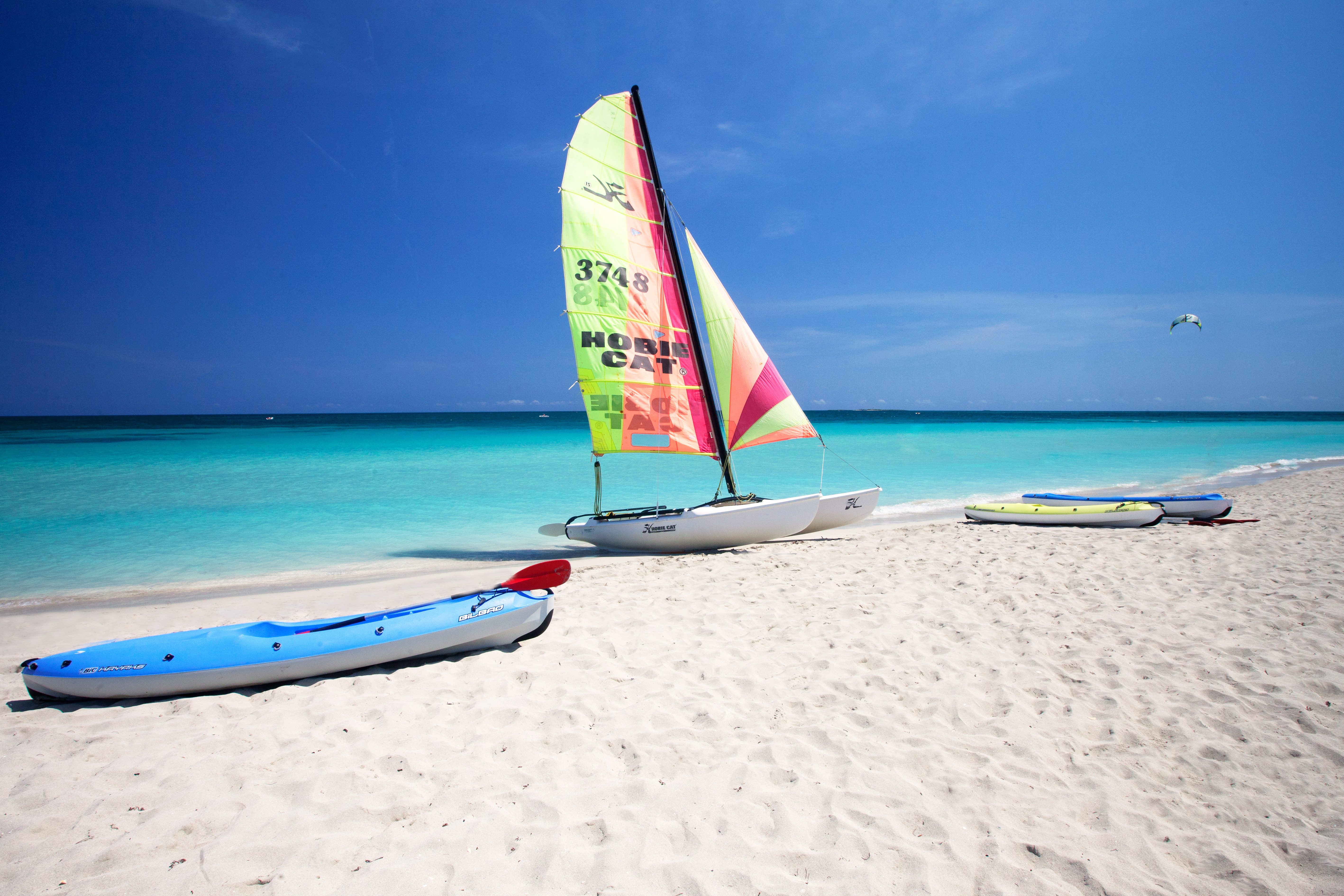 Niet gemotoriseerde watersporten op het strand bij het Grand Memories Varadero Sanctuary in Varadero in Cuba