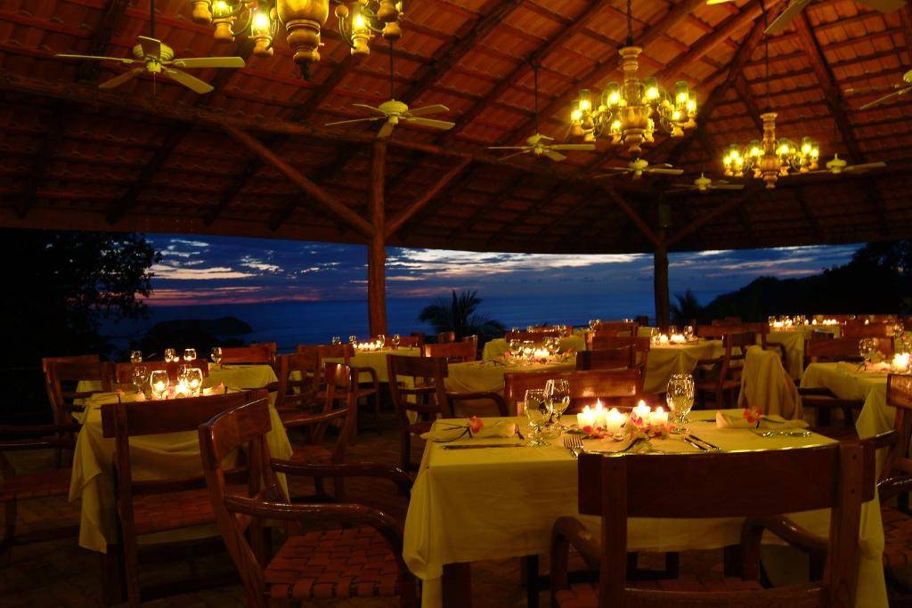 costa-rica-manuel-antonio-hotel-costa-verde-uitzicht-restaurant-el-avion