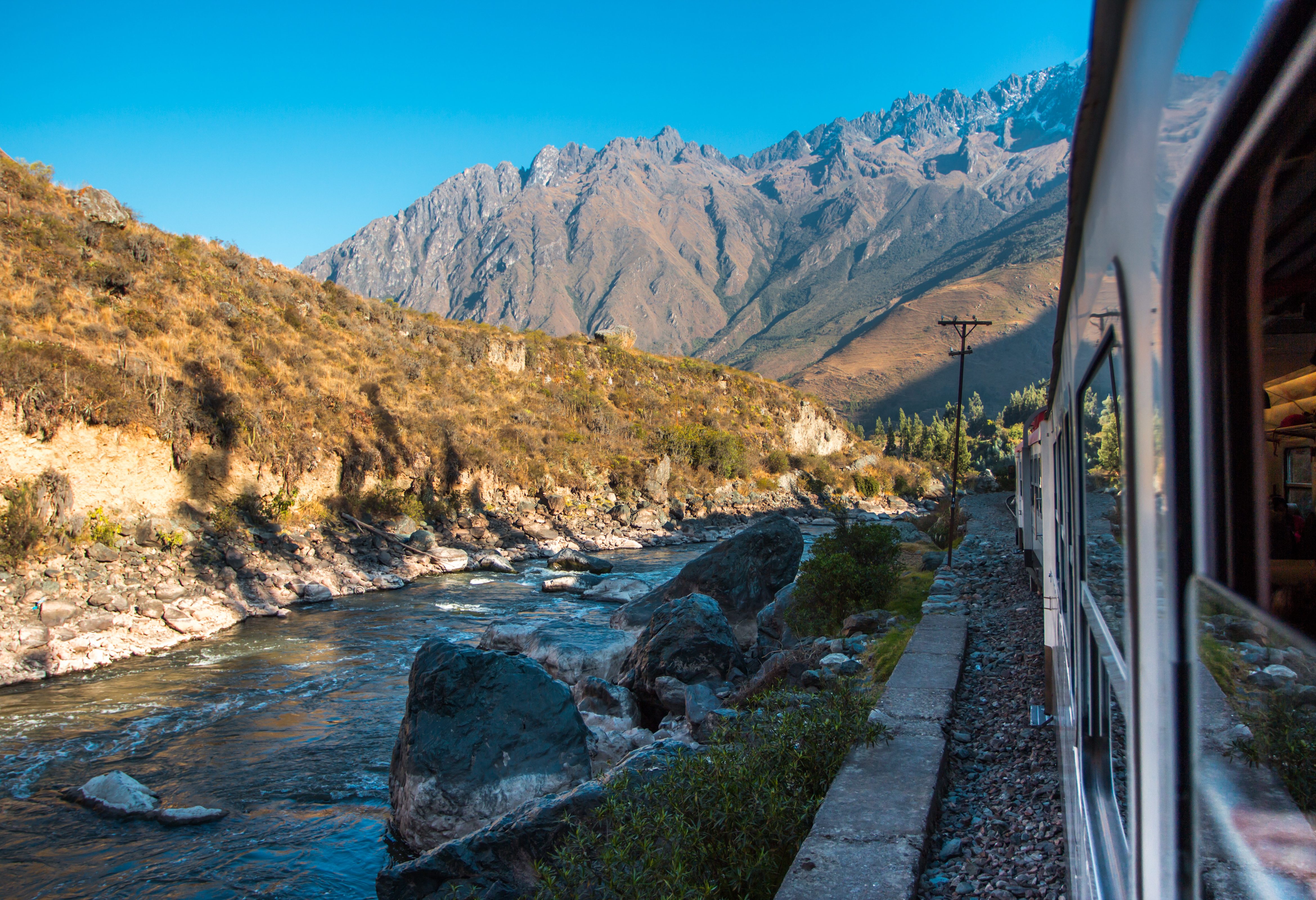 Per trein van Ollantaytambo naar Aguas Calientes in Peru
