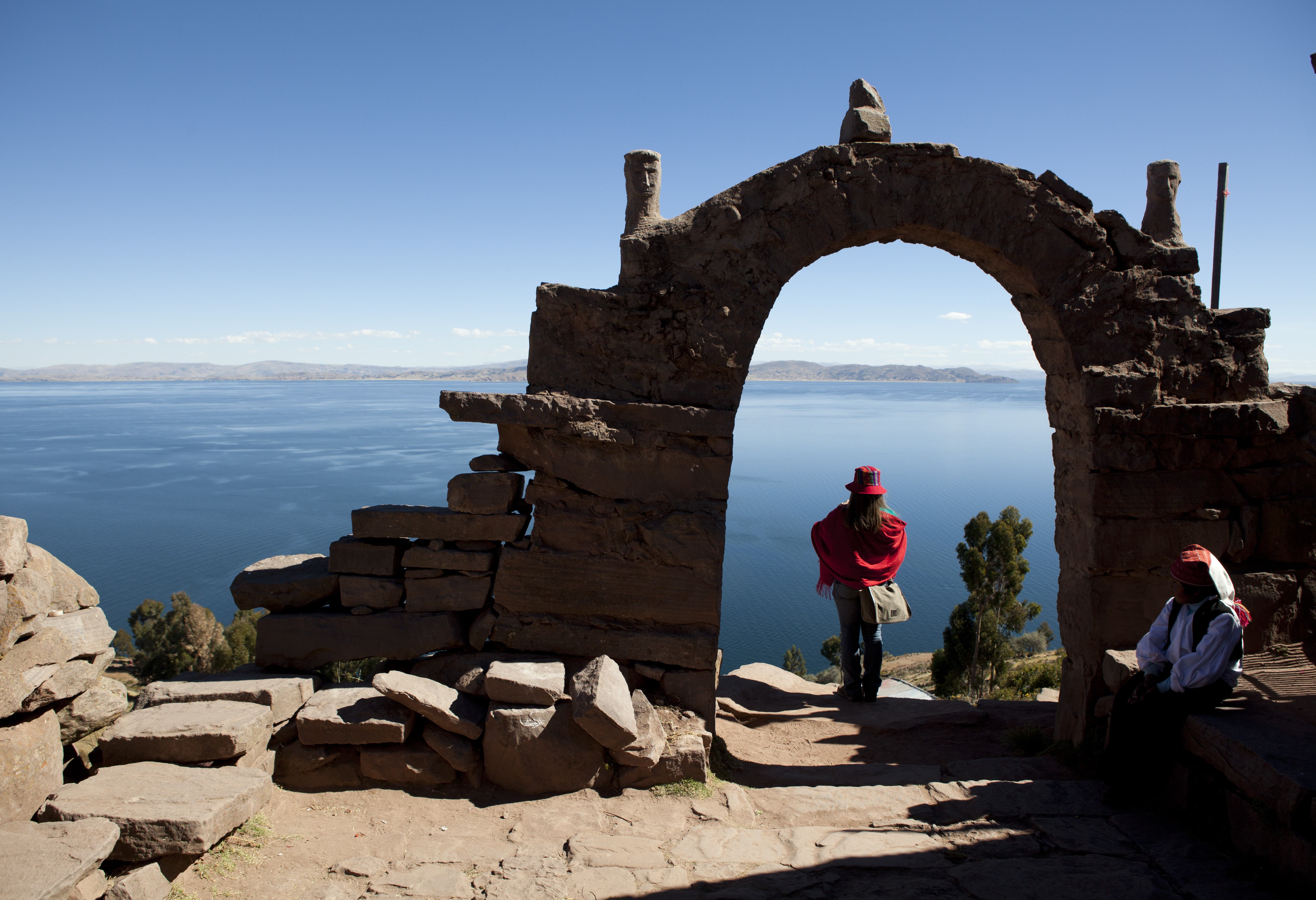 Uitzichtpunt op Taquile Island in het Titicacameer in Peru