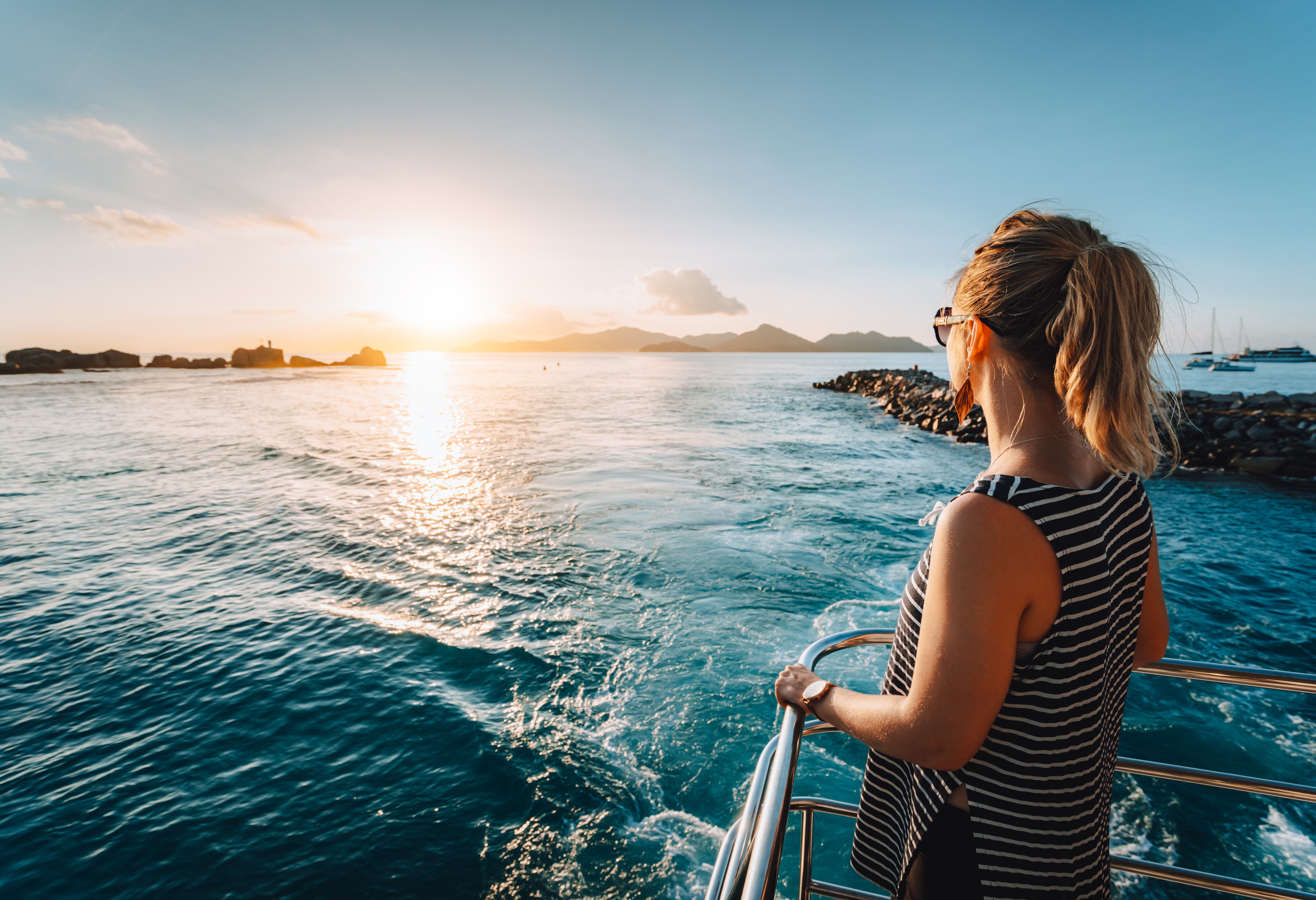 Vertrek met de ferry vanaf Praslin in de Seychellen