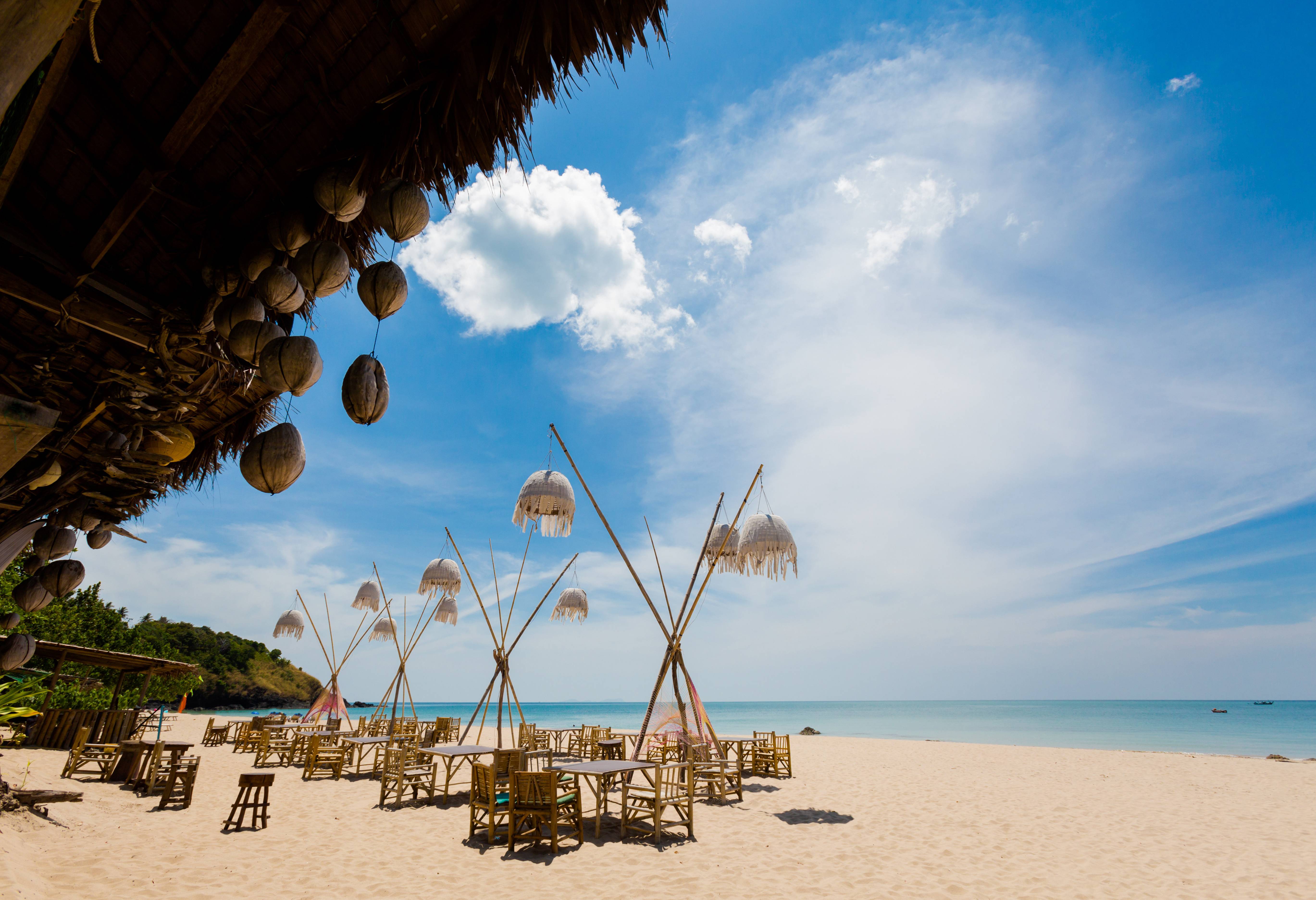 Lokale strandbar op Koh Lanta in Thailand