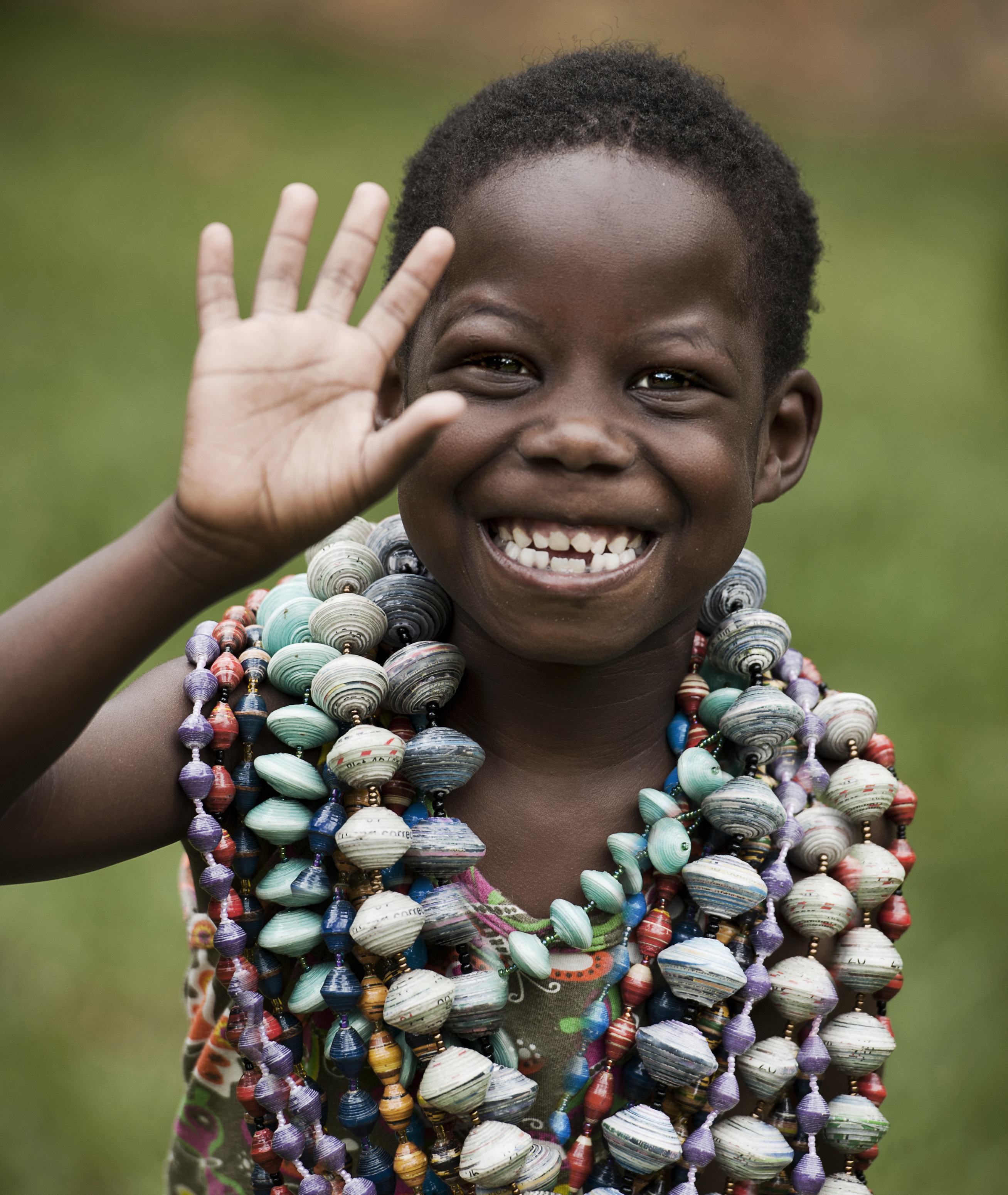 Uganda-zwaaiende-jongen