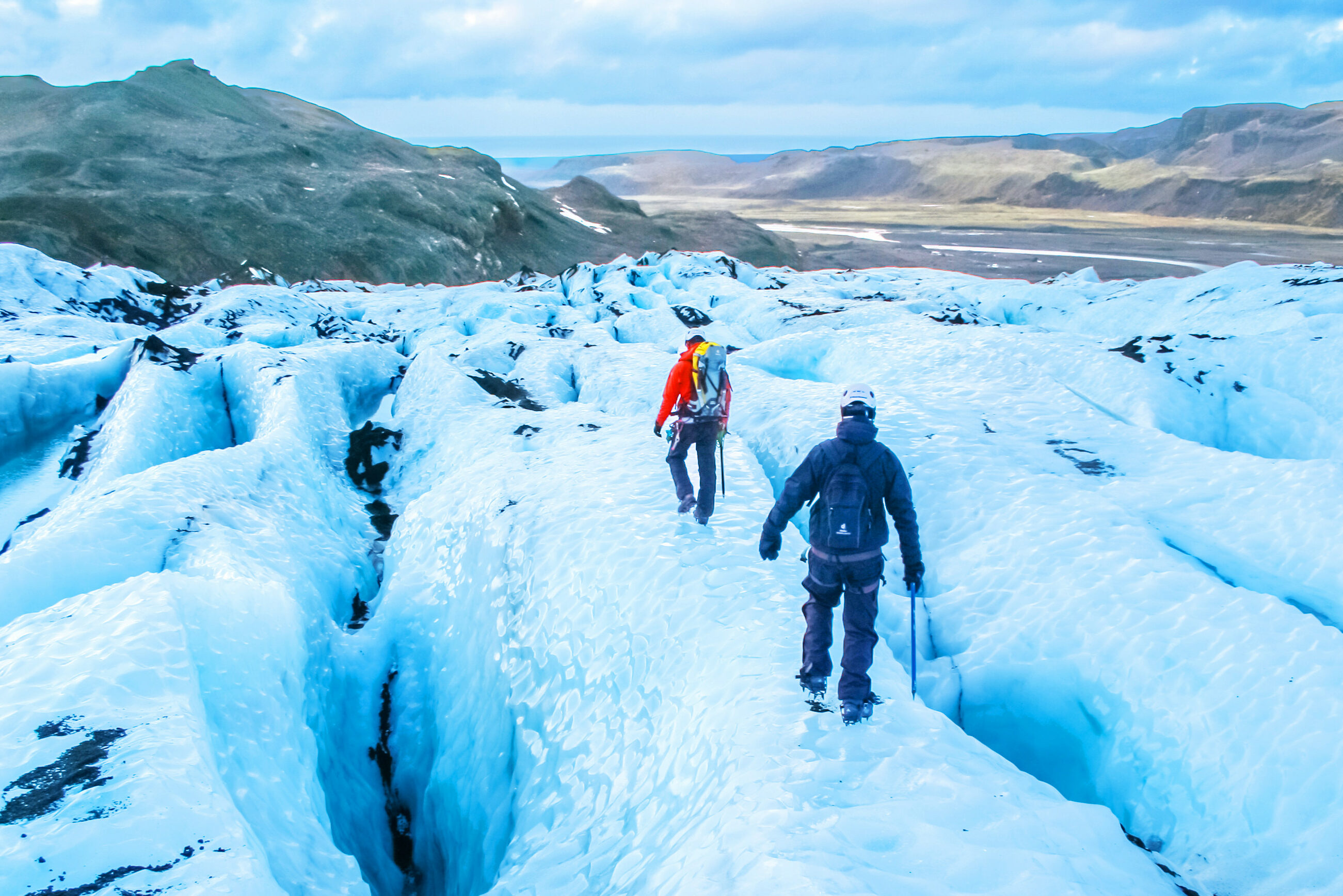 Lopen op gletsjer in IJsland