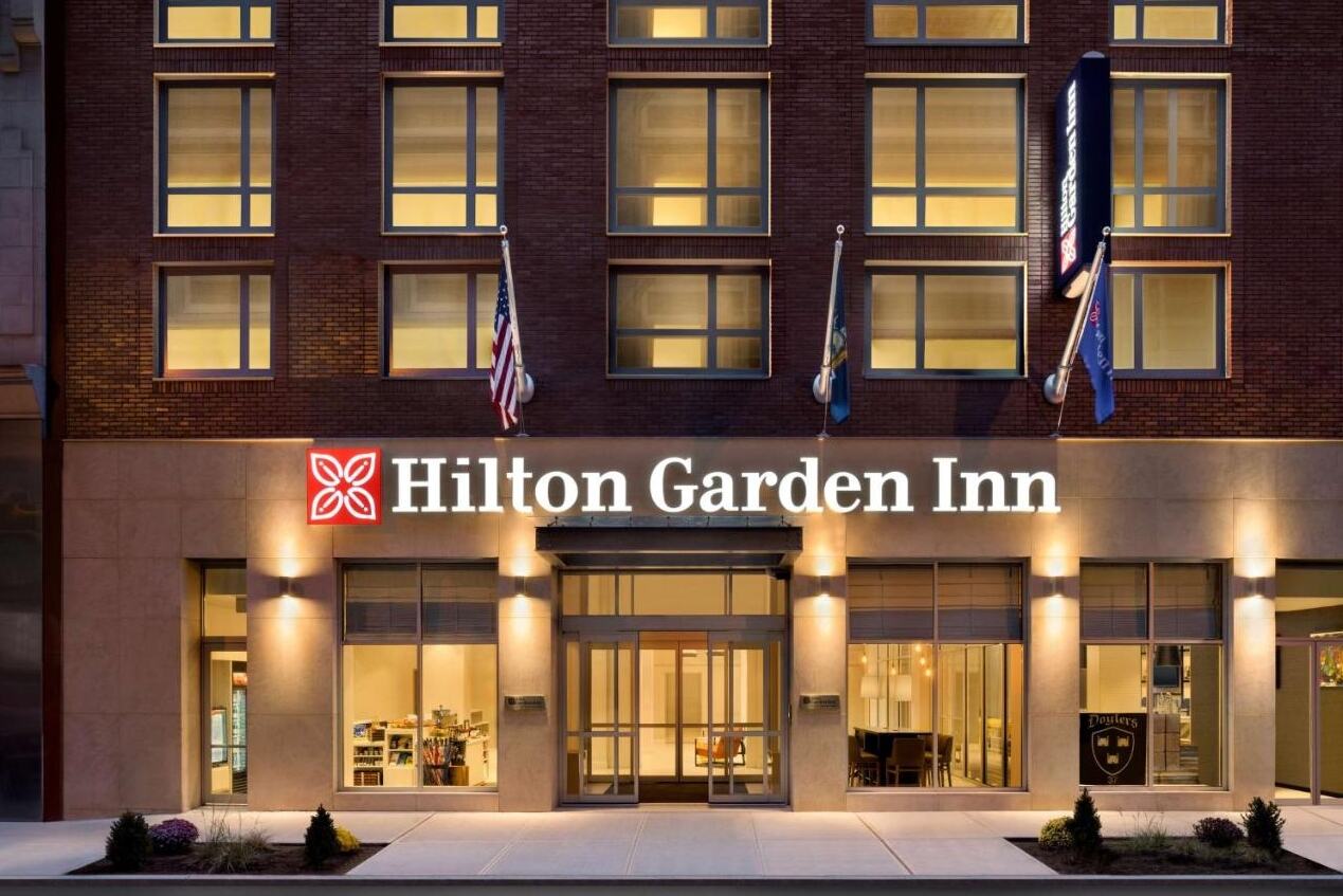 Amerika Hilton Garden Inn New York Times Square South Facade
