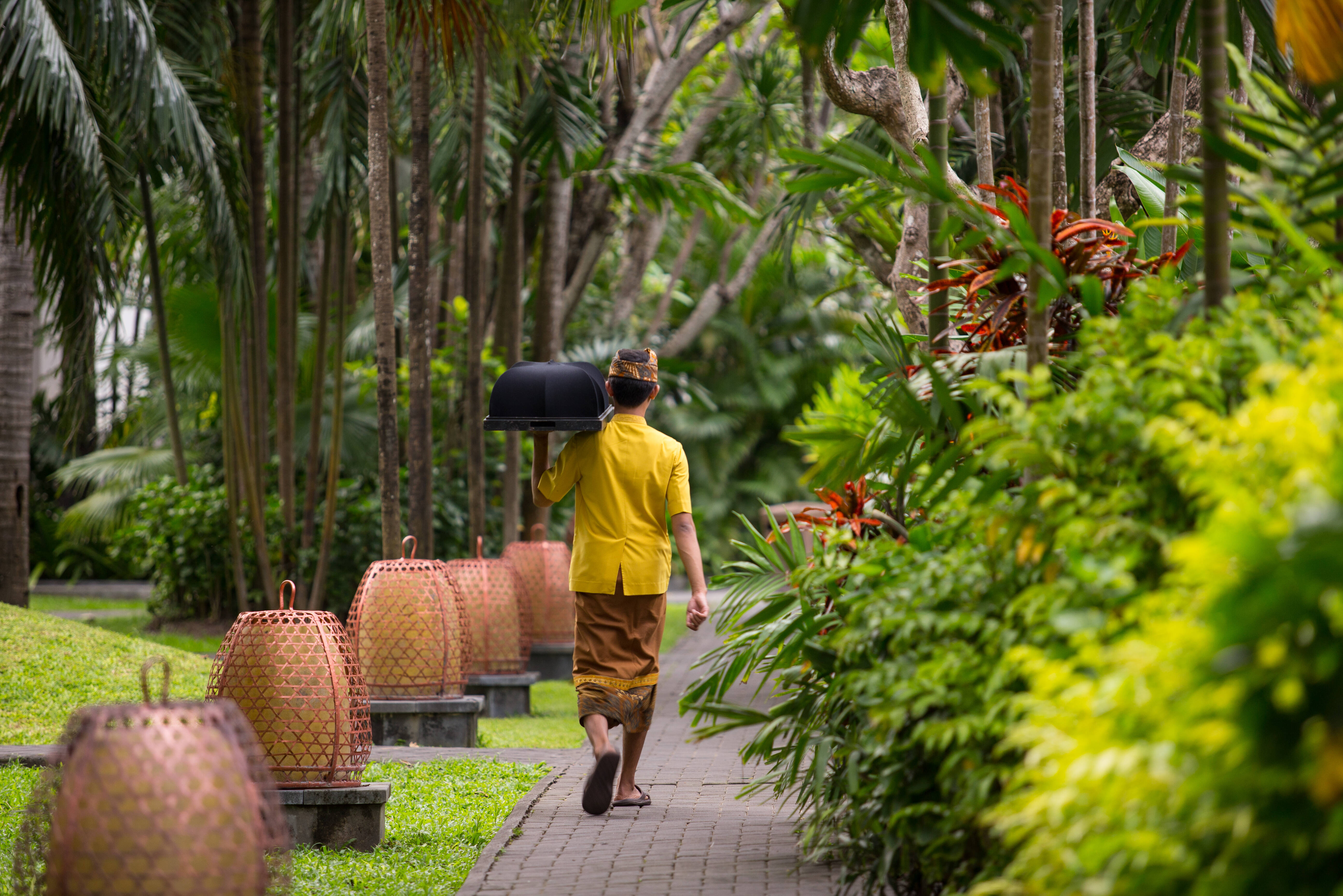 Tropische tuin van het Puri Santrian in Sanur op Bali