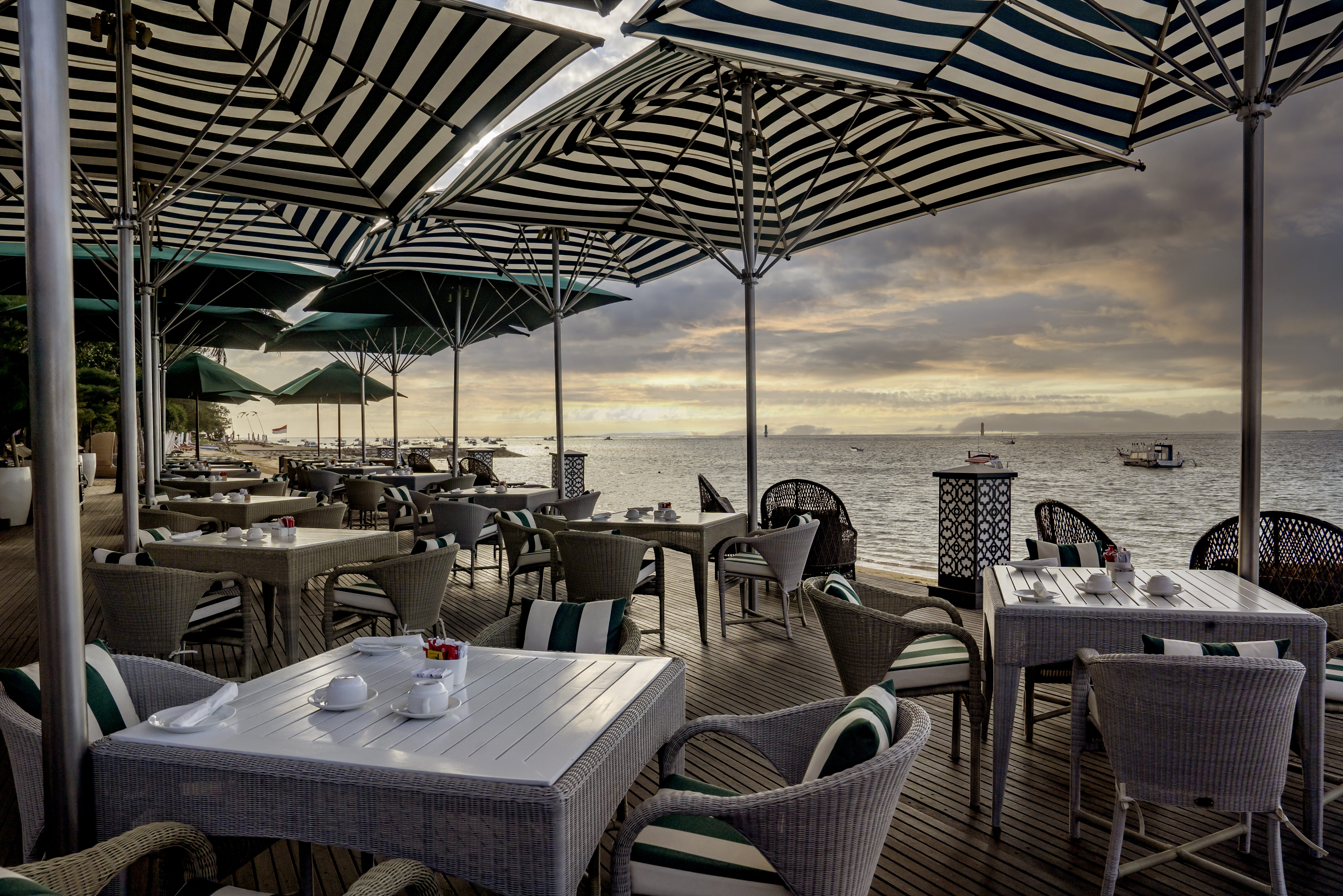 Beach Club Restaurant van het Puri Santrian in Sanur op Bali