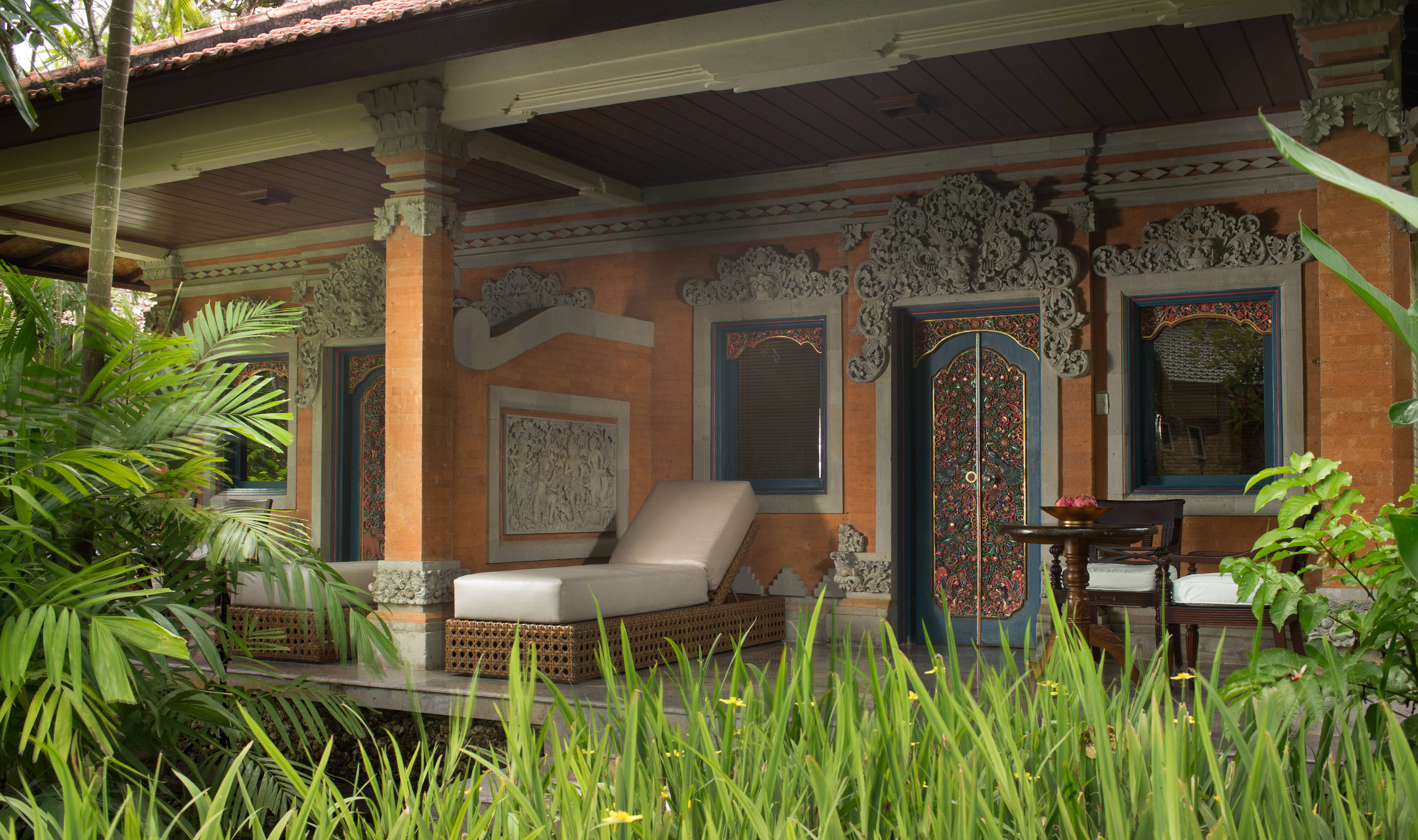 Bungalow terras in het Puri Santrian in Sanur op Bali