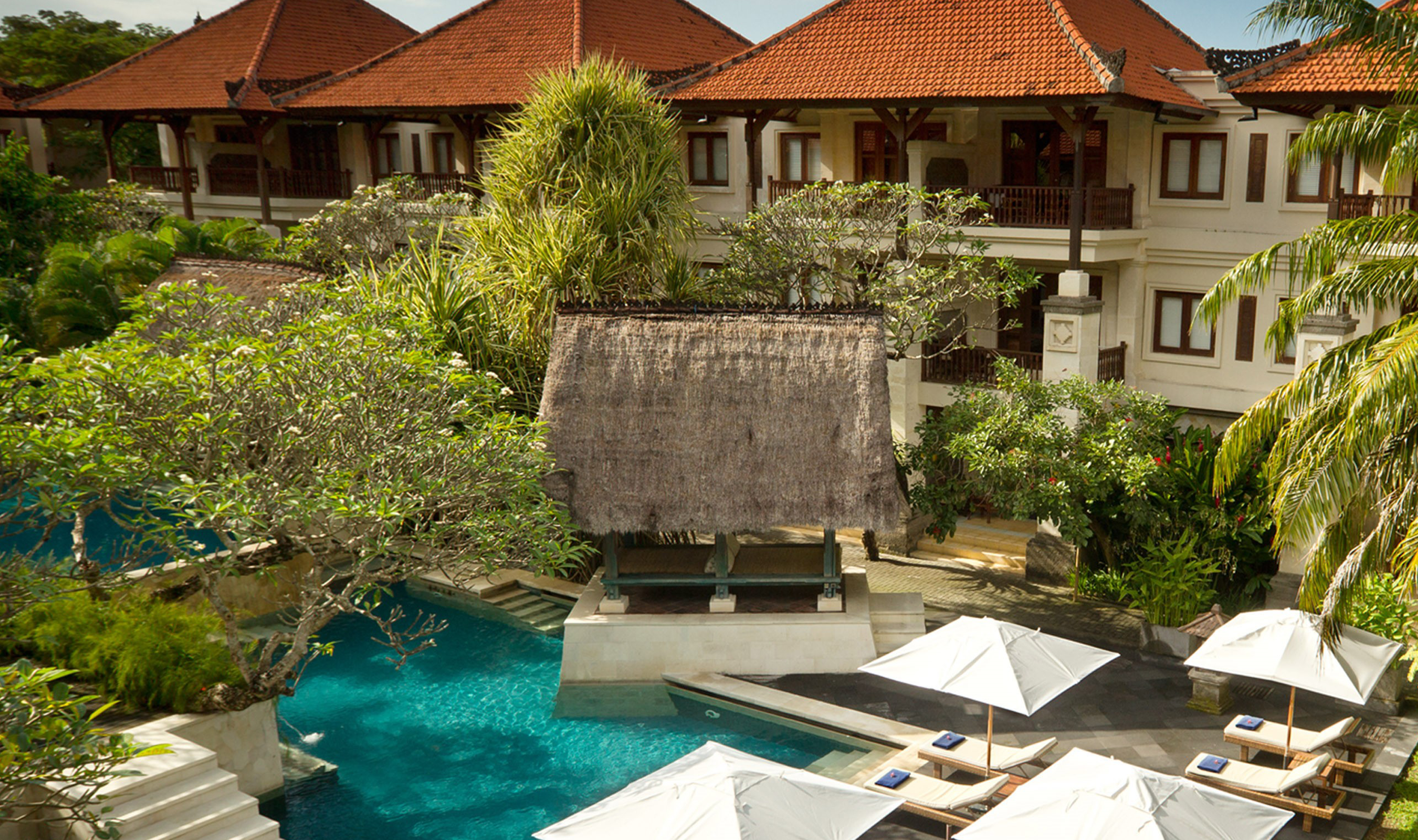 Santrian Club kamers en zwembad in het Puri Santrian in Sanur op Bali